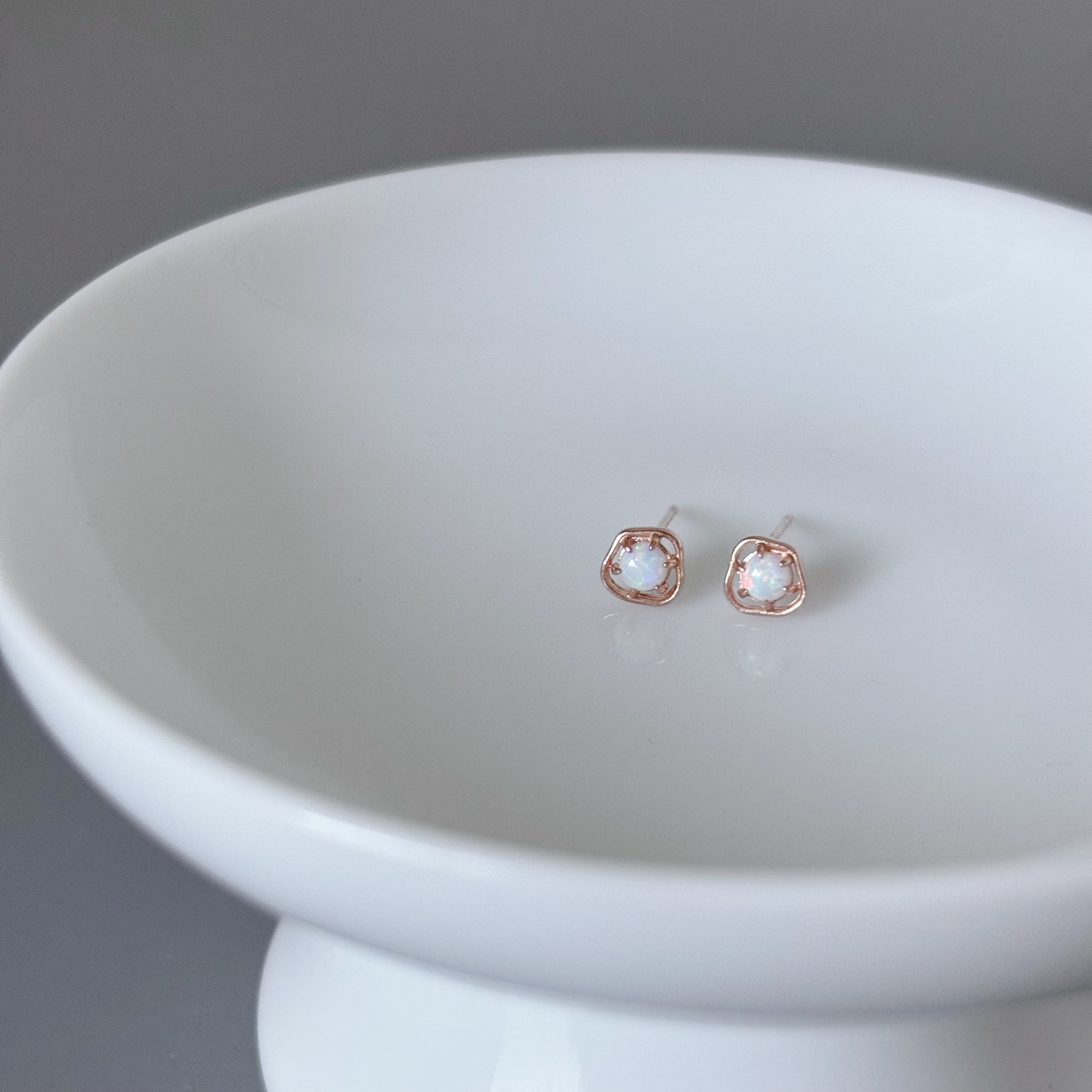 10K不規則爪鑲歐泊耳環