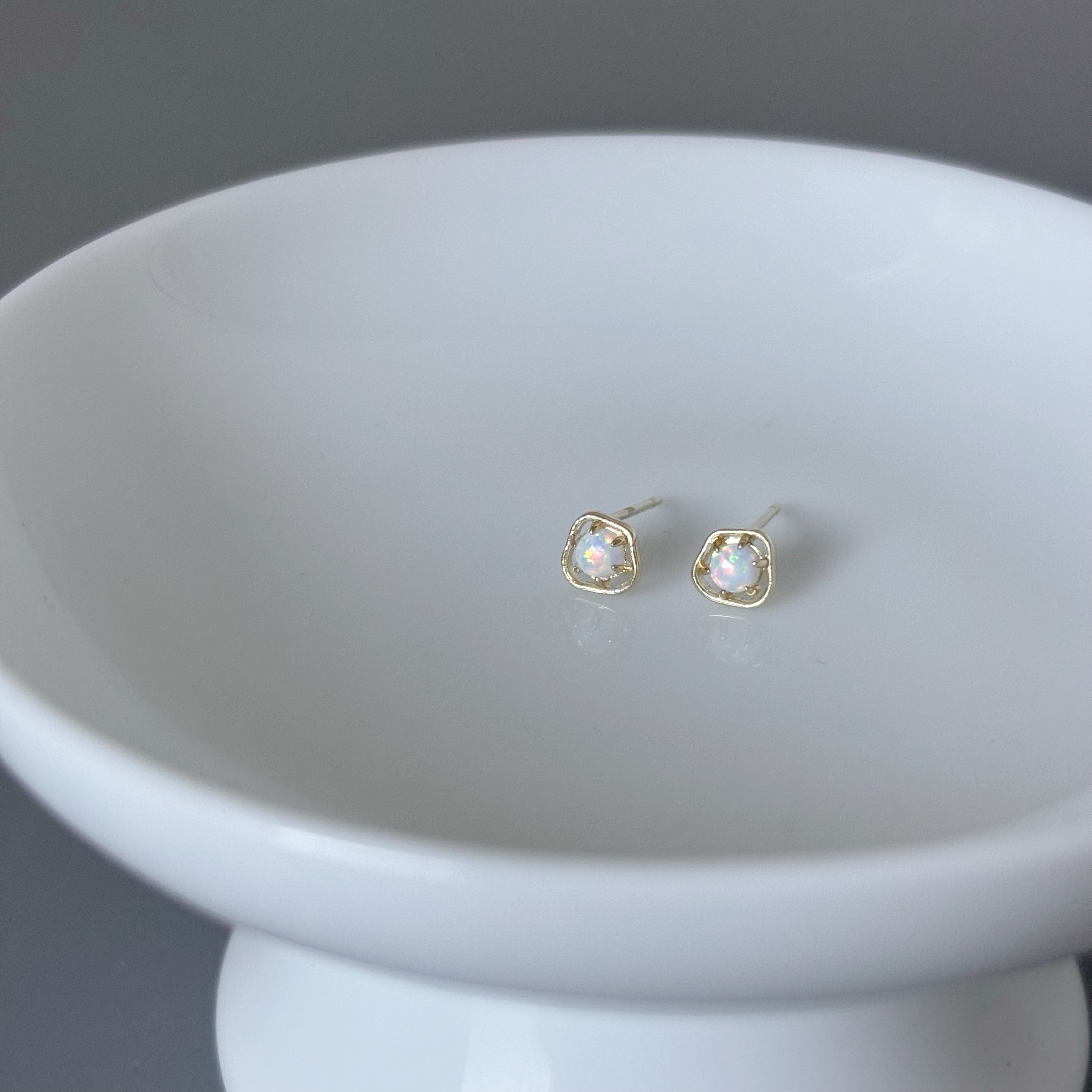 10K不規則爪鑲歐泊耳環