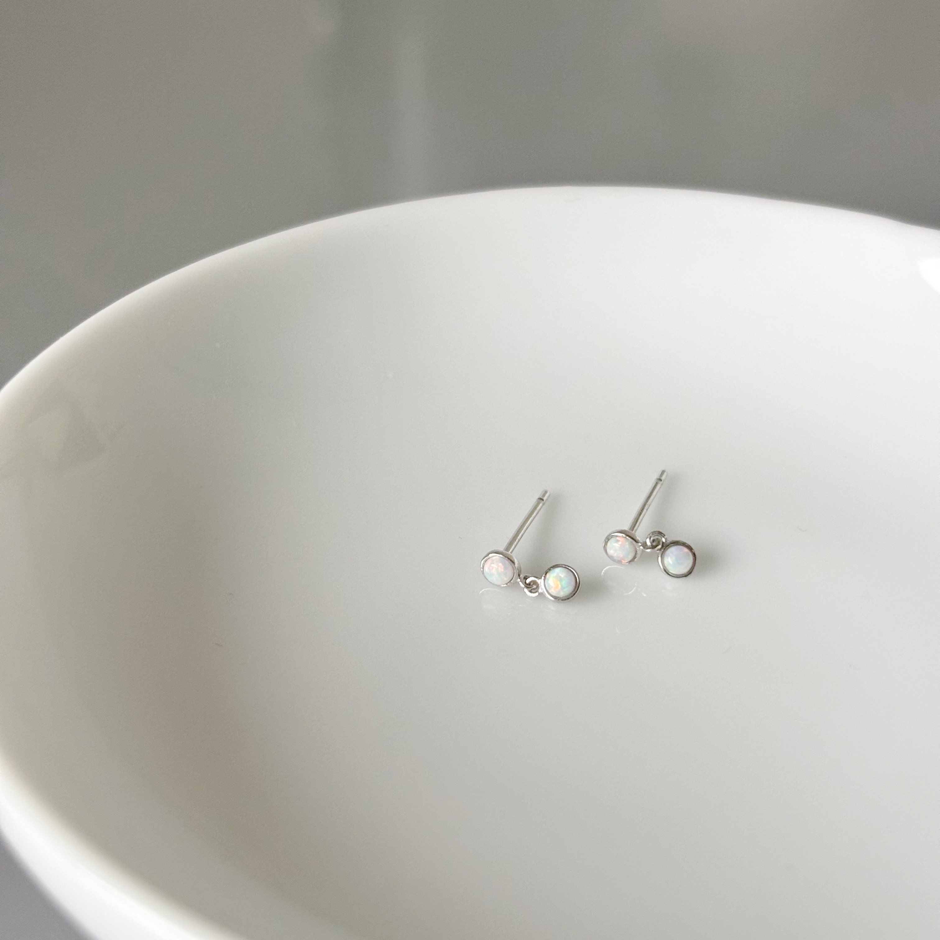 10K小圓晃晃歐泊耳環