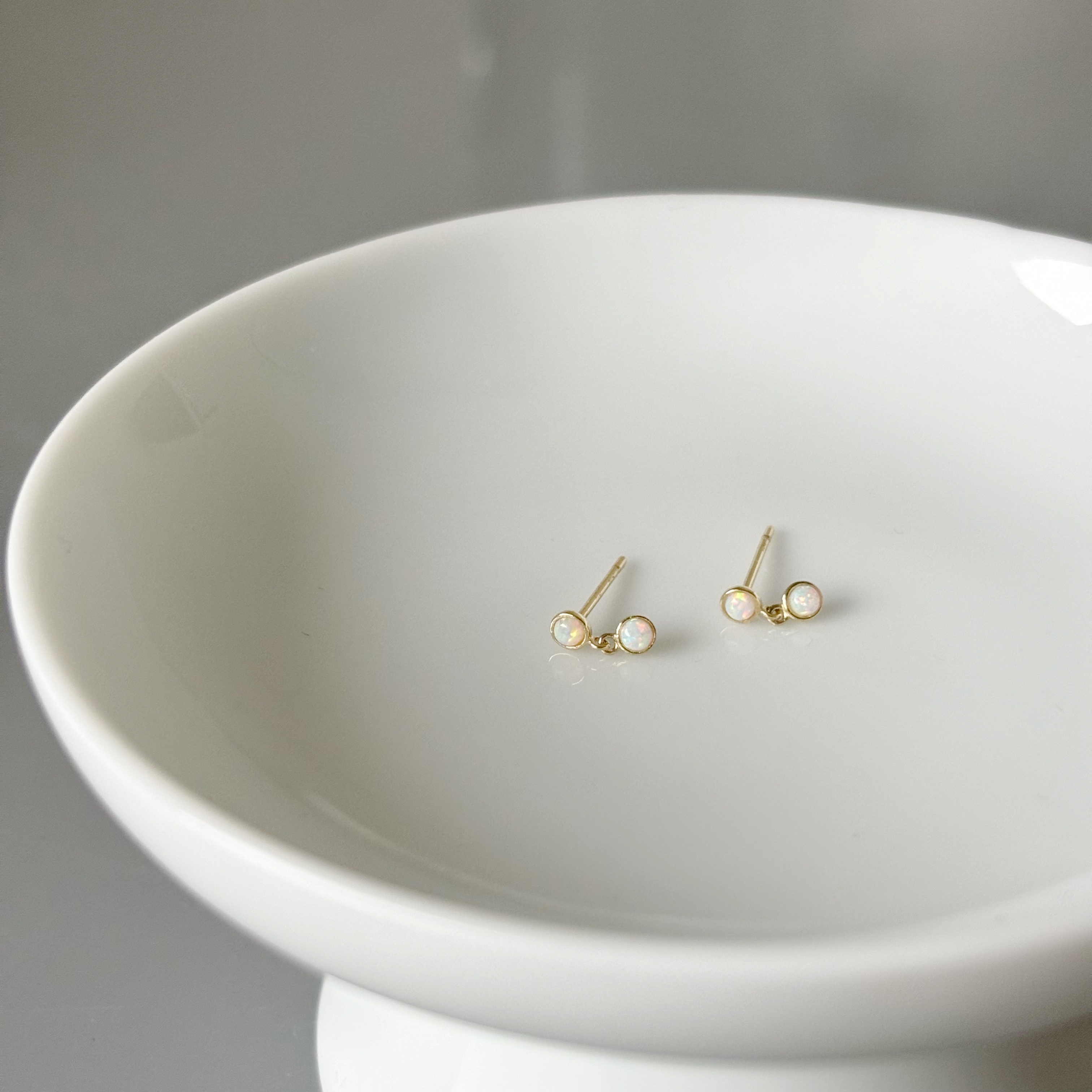 10K小圓晃晃歐泊耳環