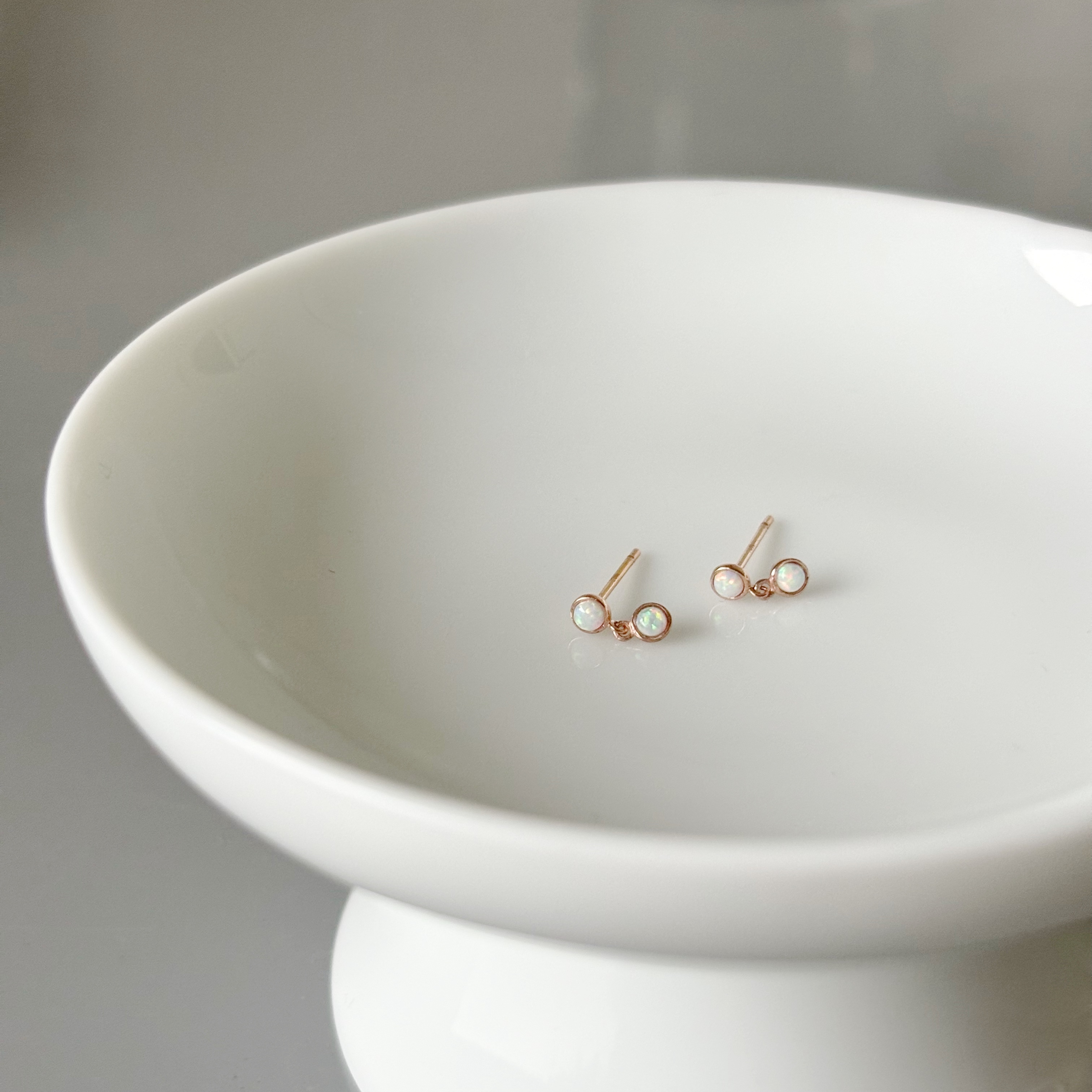 10K小圓晃晃歐泊耳環