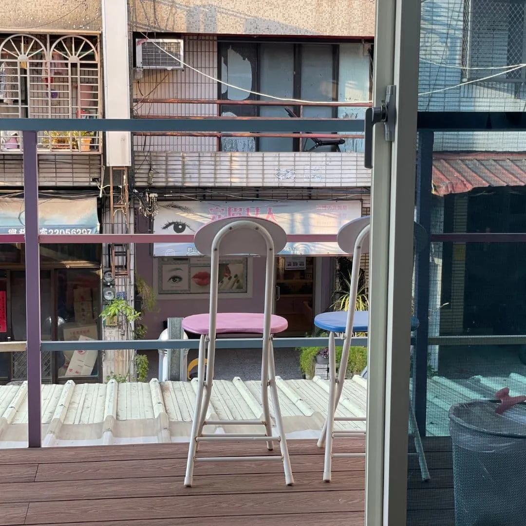 GiWo Hair Studio’s Second Floor Features a Cozy Balcony