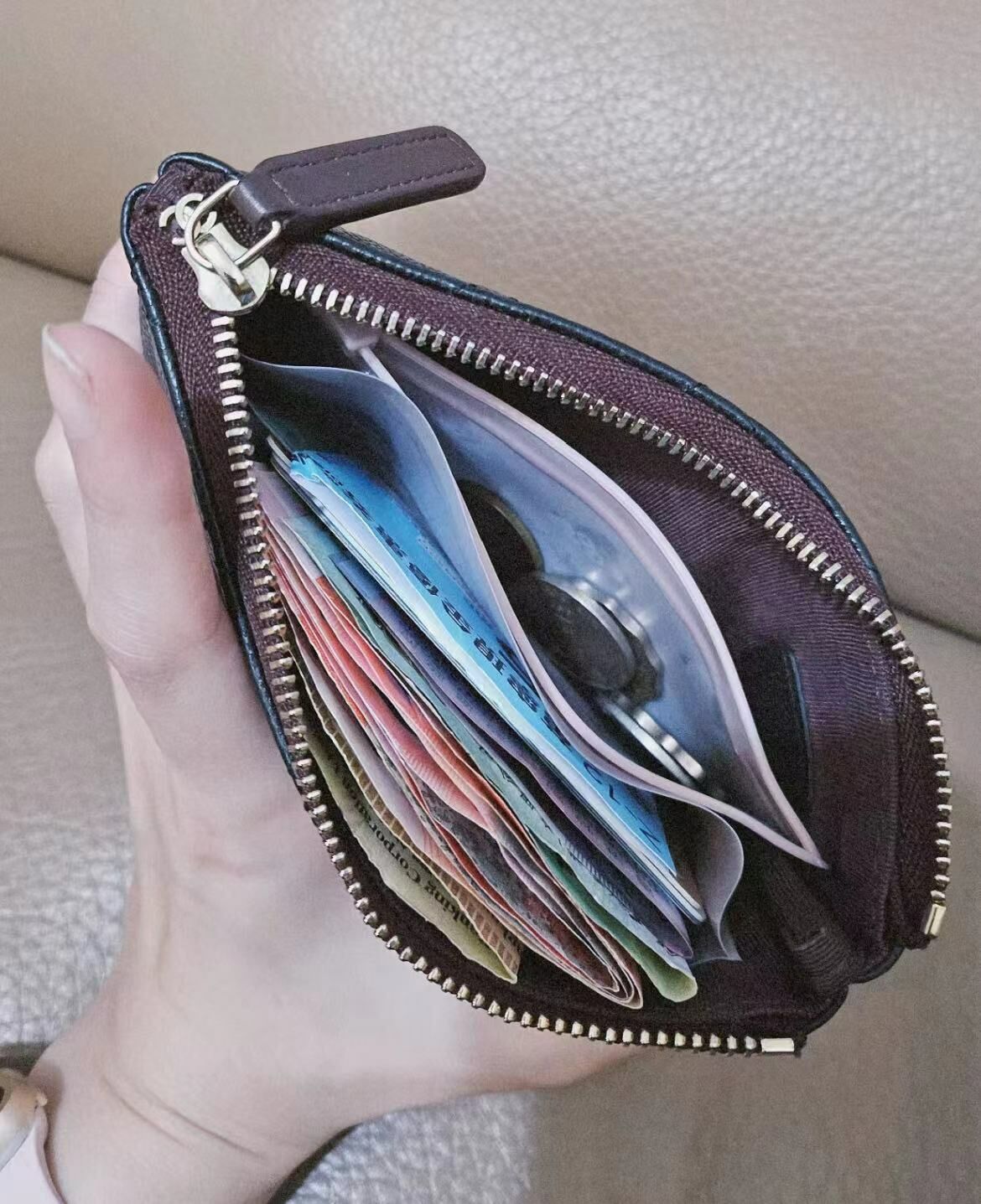 CC 最好用一字拉鍊包 -M