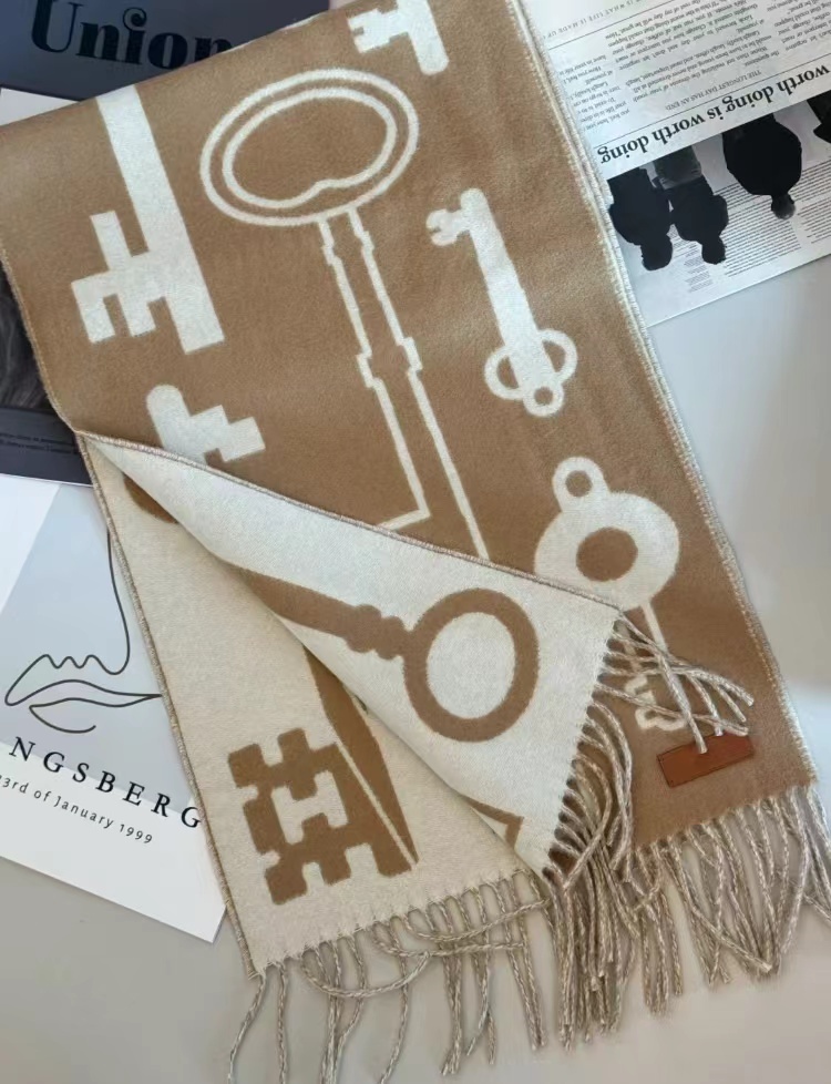 H 鎖匙焦糖色圍巾-M