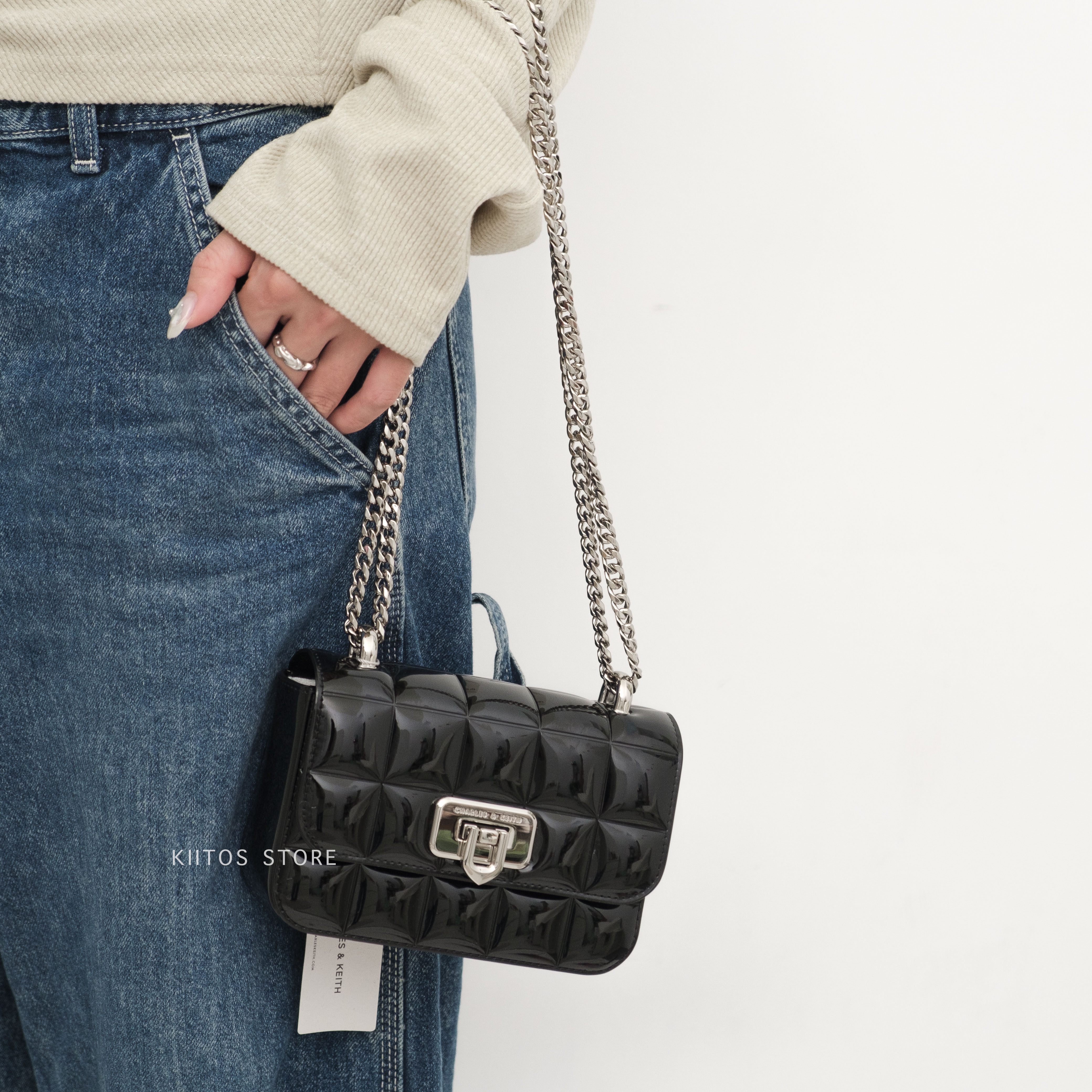 【現貨】 CharlesKeith Holiday 2024 聖誕系列 金屬方形絎縫鏈條提手包 小CK