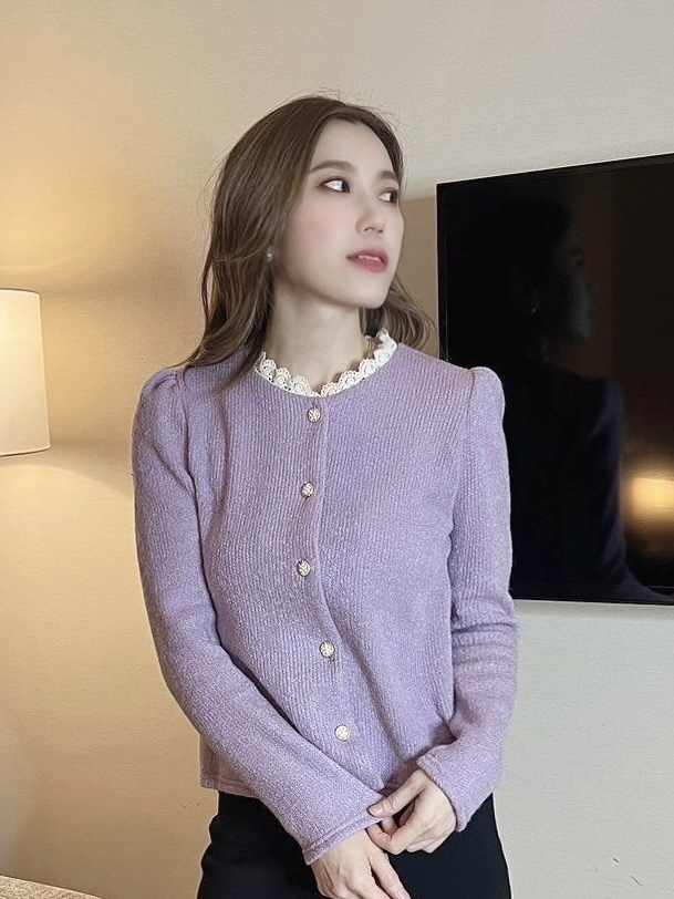 蕾絲領針織上衣