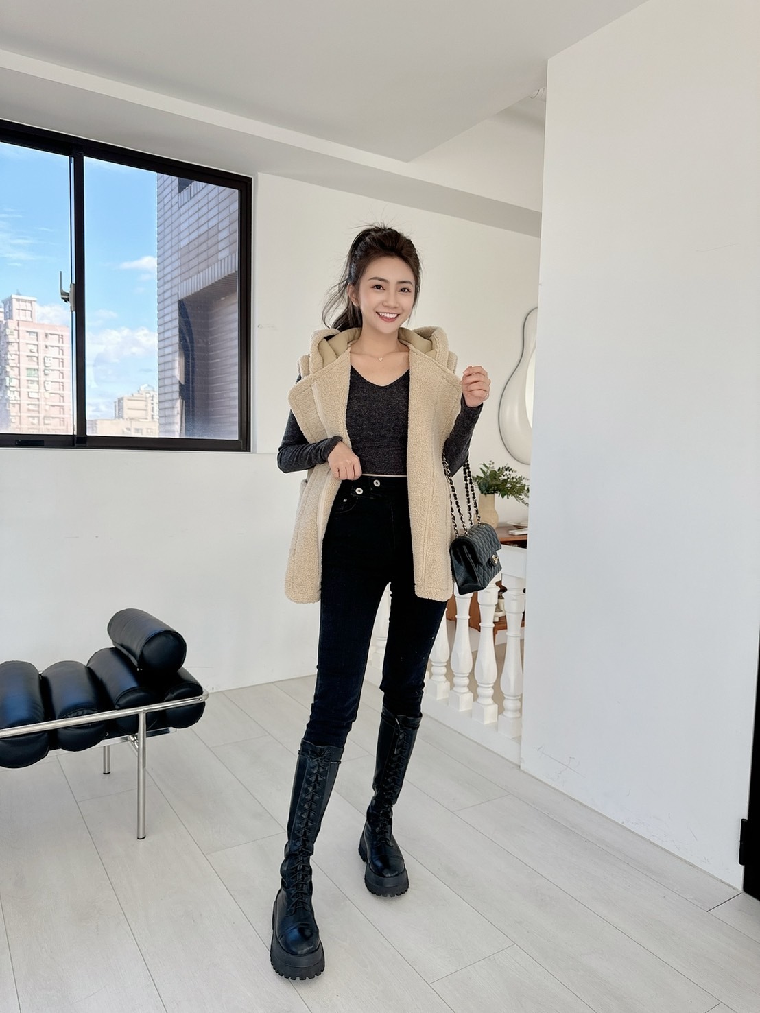 【預購】🔥12.04秋冬新品］💥最百搭ㄉ單品］韓版超可愛羊羔毛拼接皮革口袋連帽背心（顯白卡其/兩色）