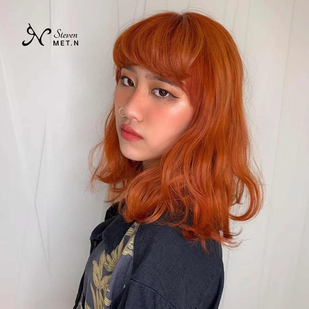 Special Hair Color – Bright Orange: Enhances the overall look when paired with makeup.