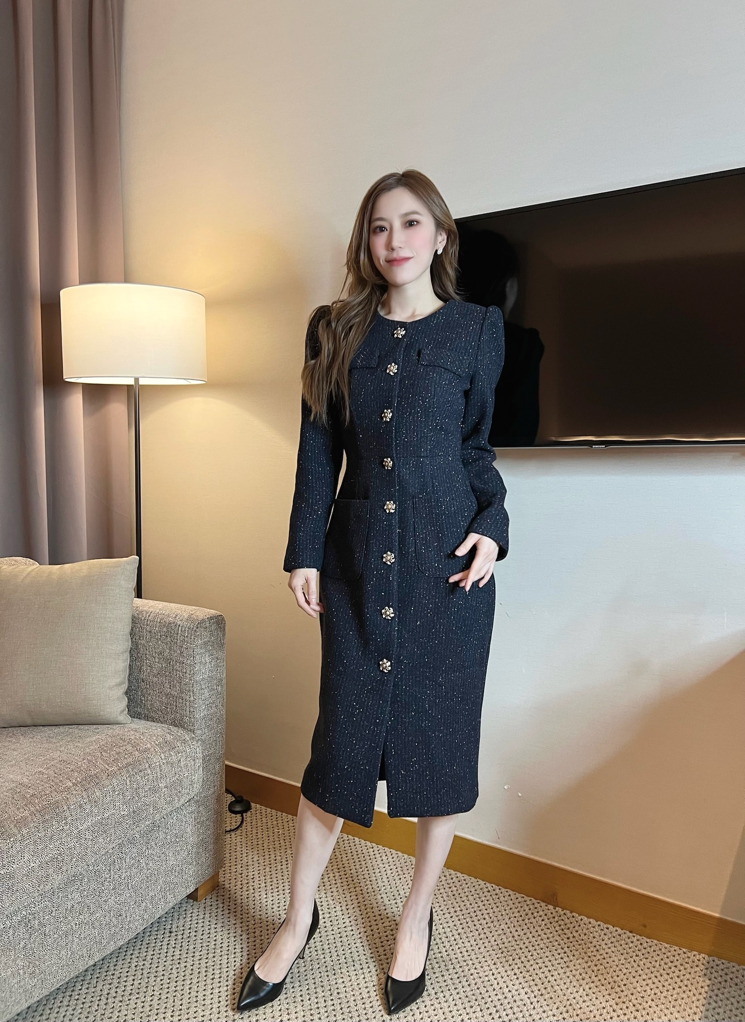 細閃感織紋小花扣圓領洋裝