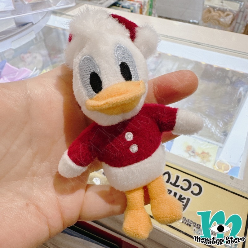 唐老鴨公仔掛咀