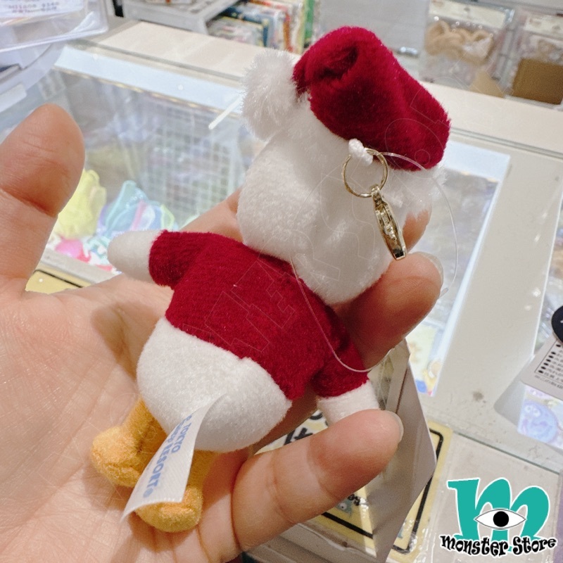 唐老鴨公仔掛咀