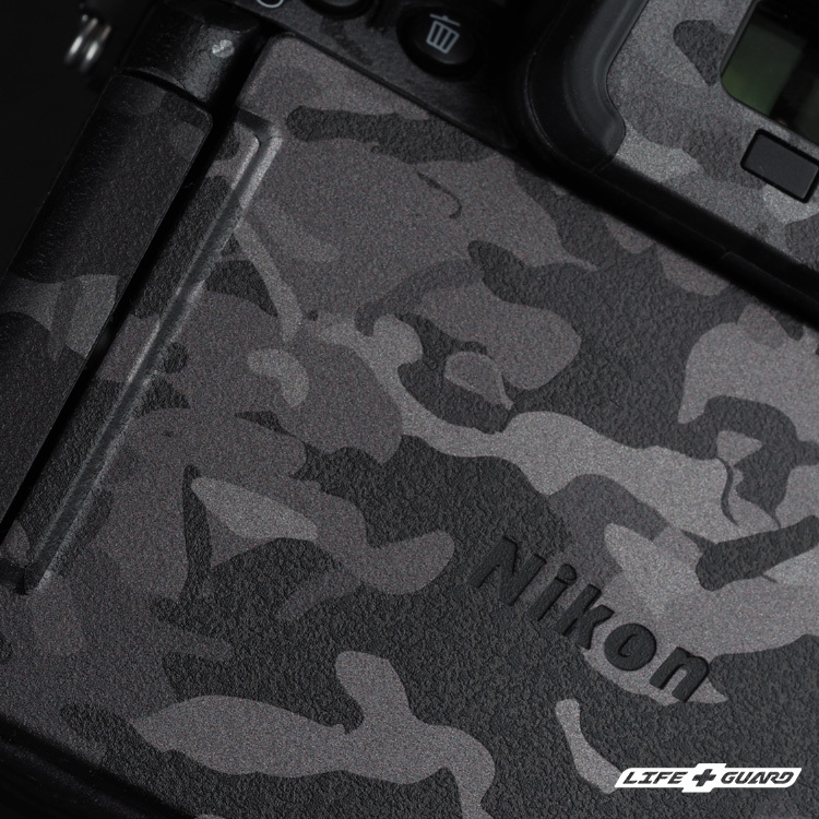 LIFE+GUARD Nikon Z50 II 相機貼膜展示圖，LIFE+GUARD 迷彩設計