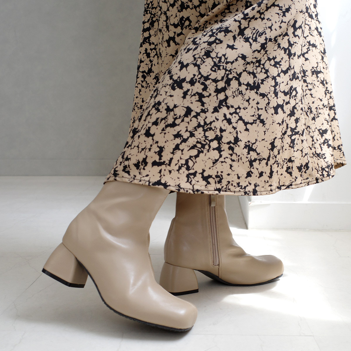 穿搭小姐姐 寬方頭高跟短靴