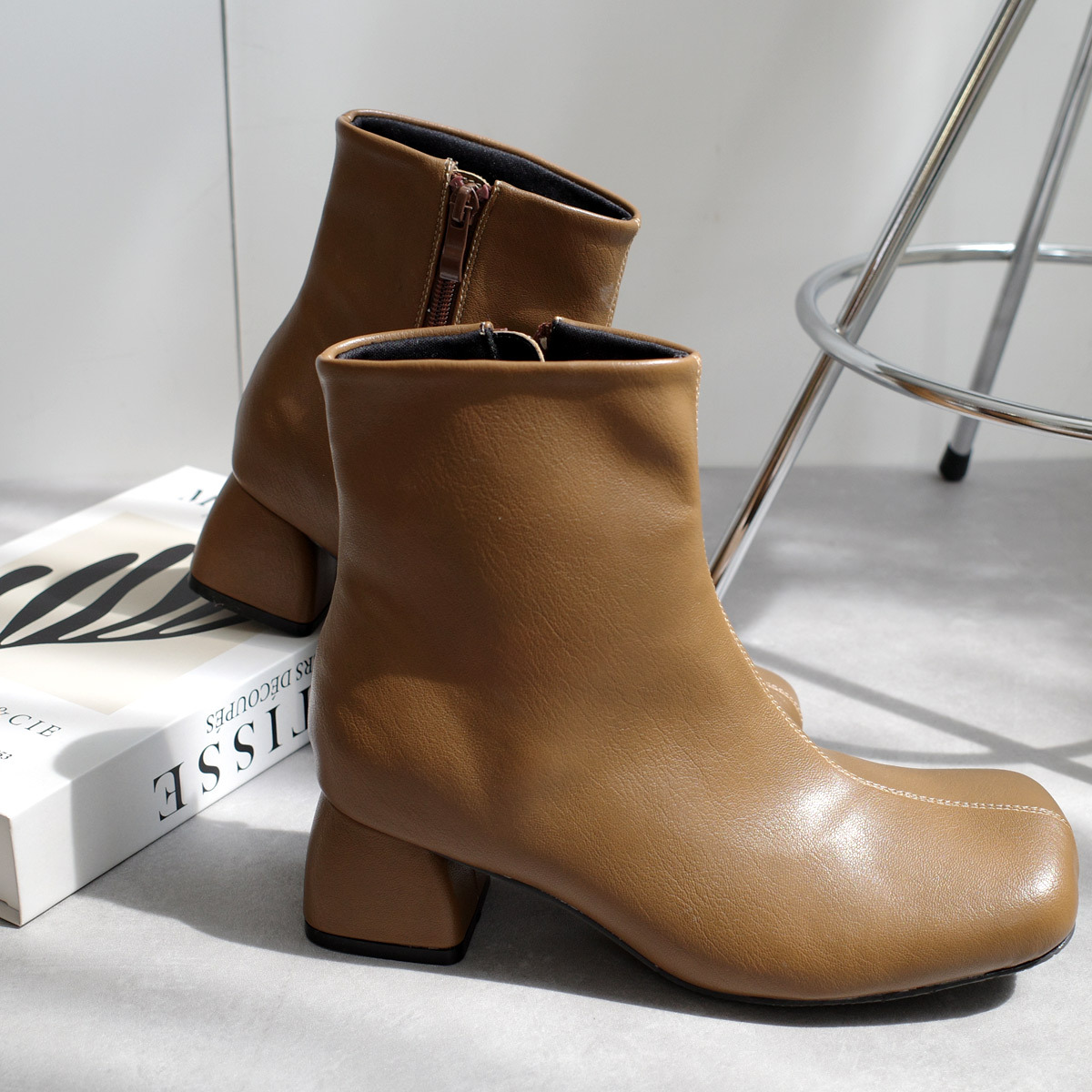 穿搭小姐姐 寬方頭高跟短靴