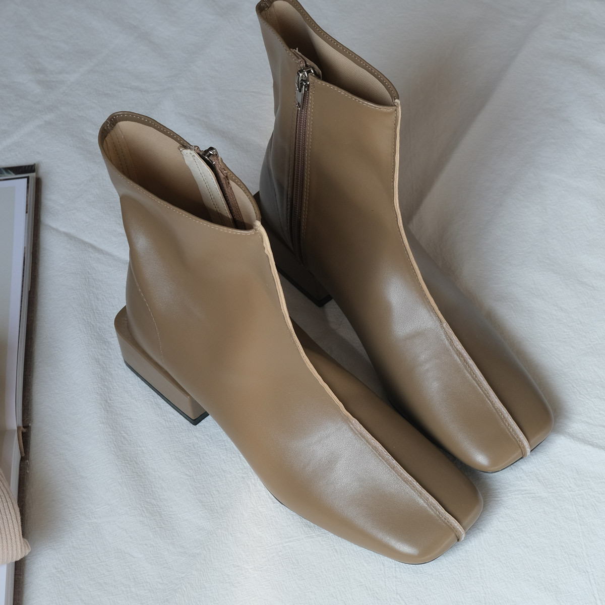 強烈印象 方頭粗縫線短靴