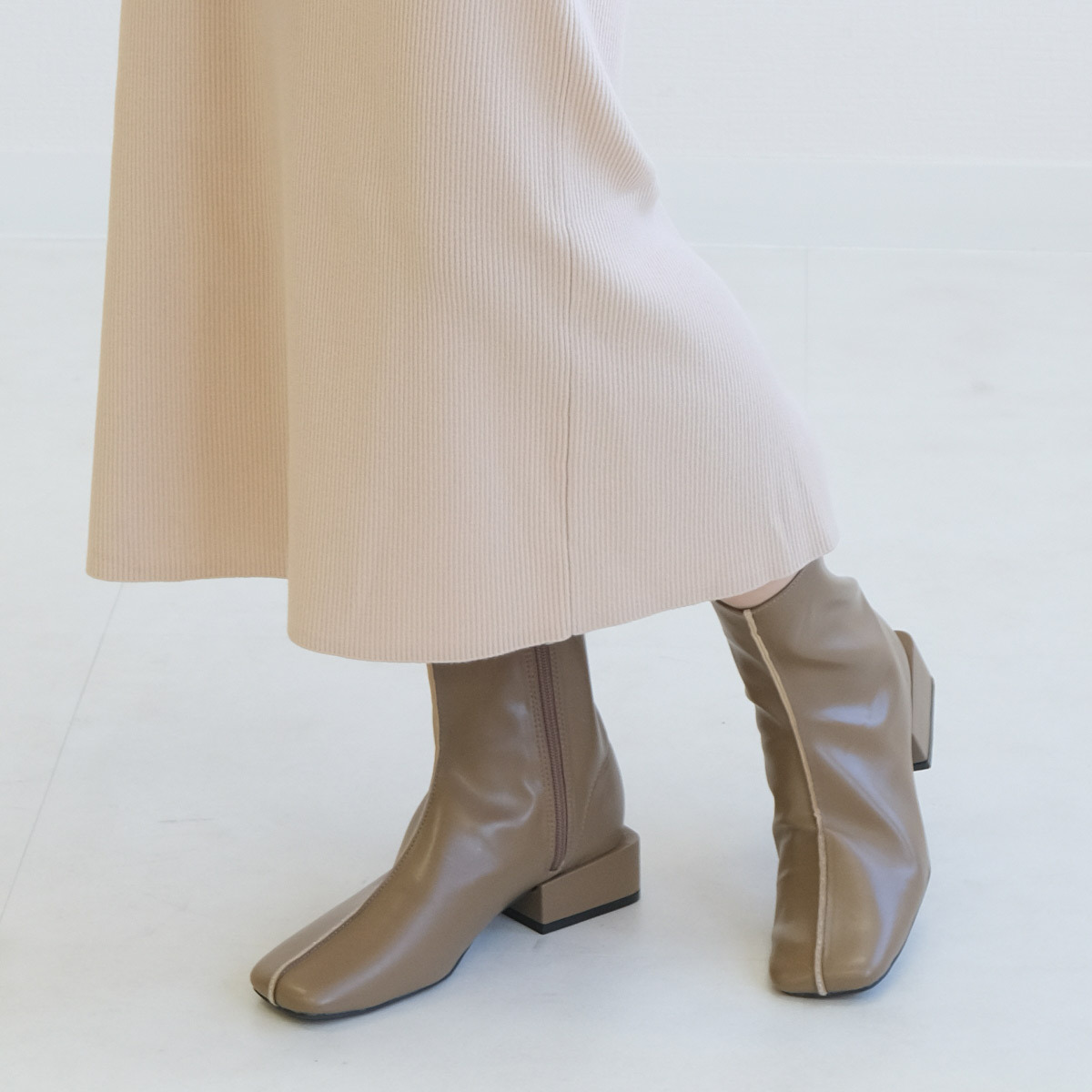 強烈印象 方頭粗縫線短靴