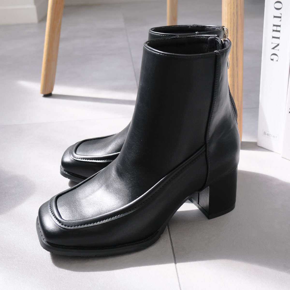 網紅穿搭 方頭車線後拉鍊高跟靴