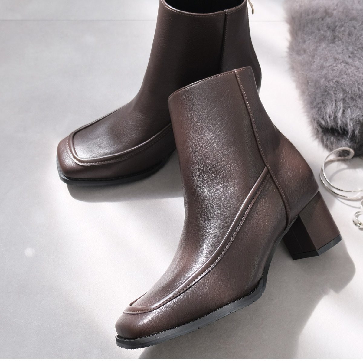 網紅穿搭 方頭車線後拉鍊高跟靴