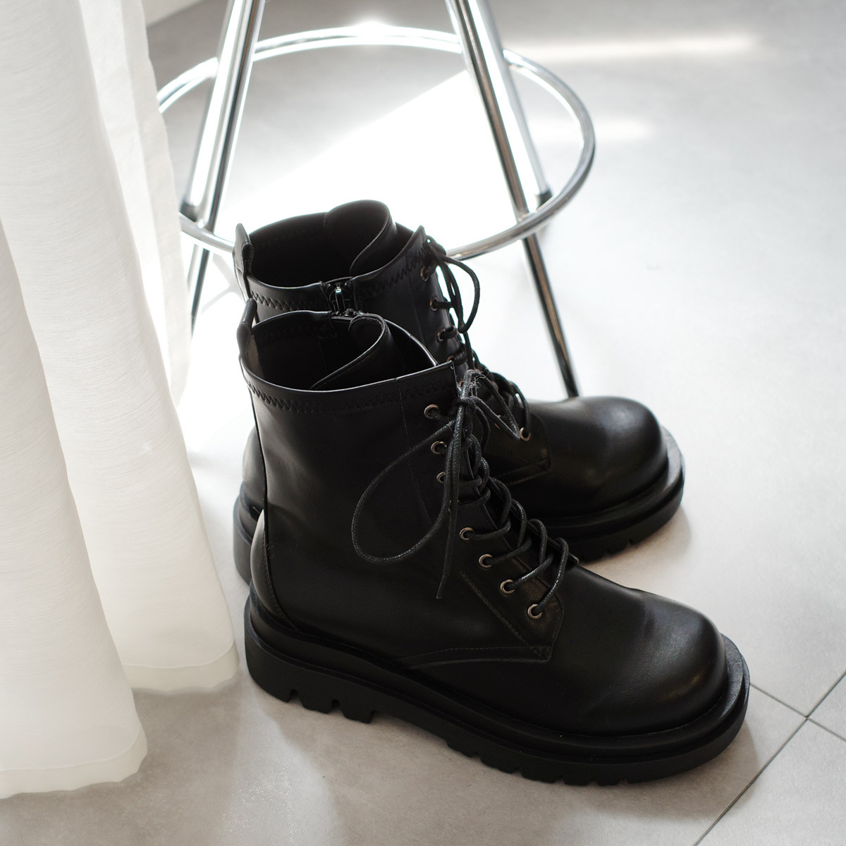 率性女孩 經典綁帶側拉鍊馬丁靴