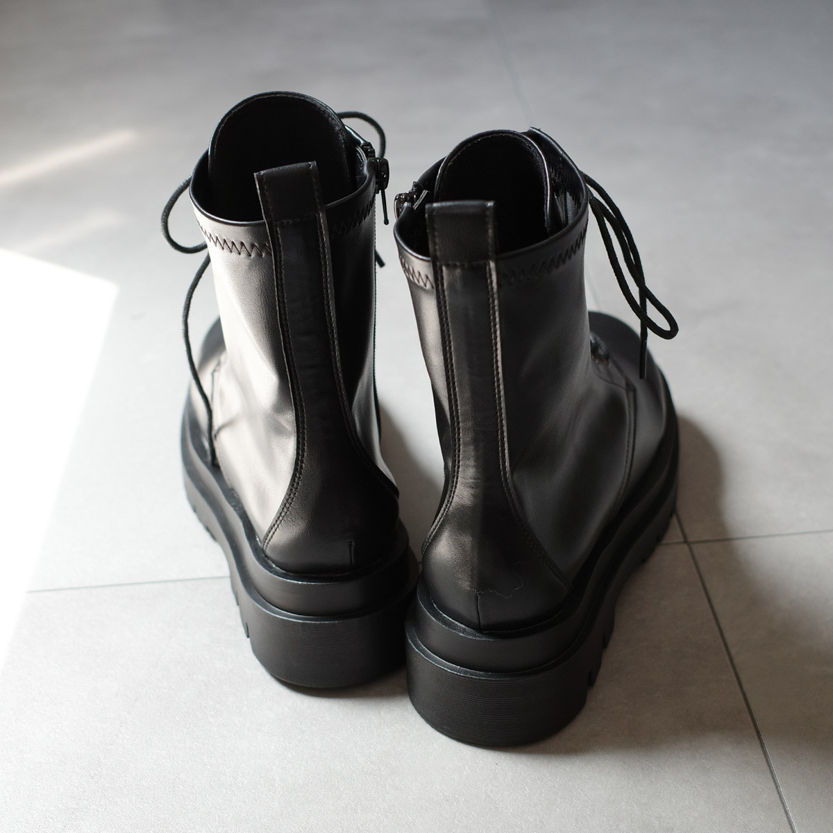 率性女孩 經典綁帶側拉鍊馬丁靴