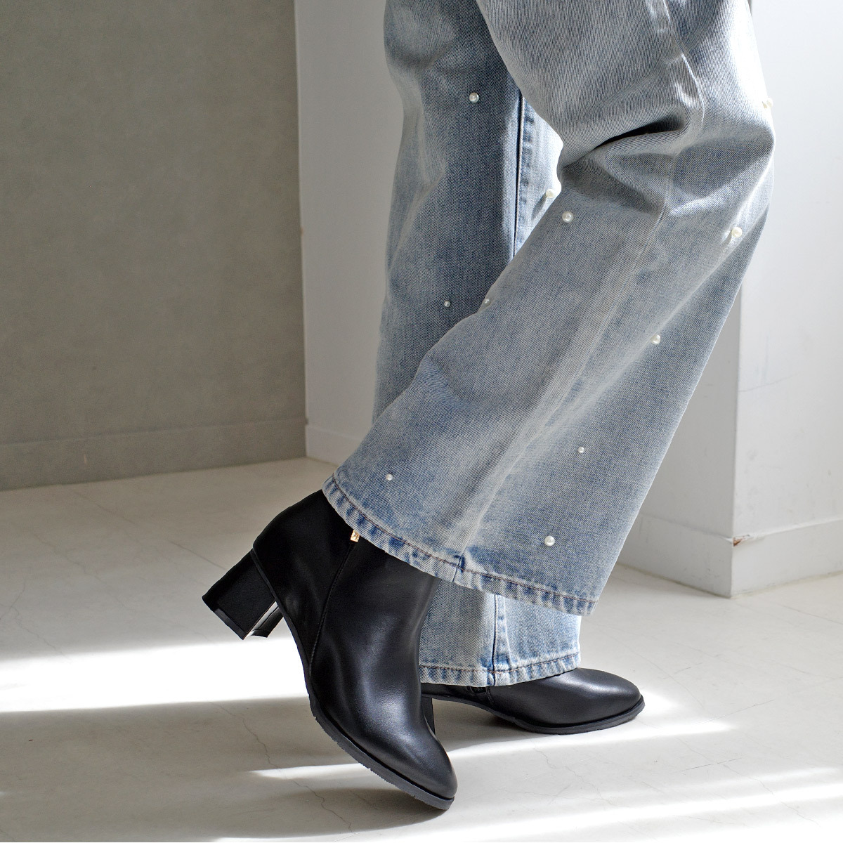 顏值擔當 錯位金飾高跟短靴