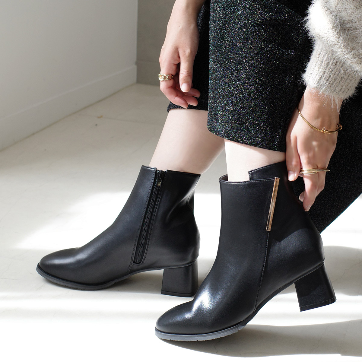 顏值擔當 錯位金飾高跟短靴