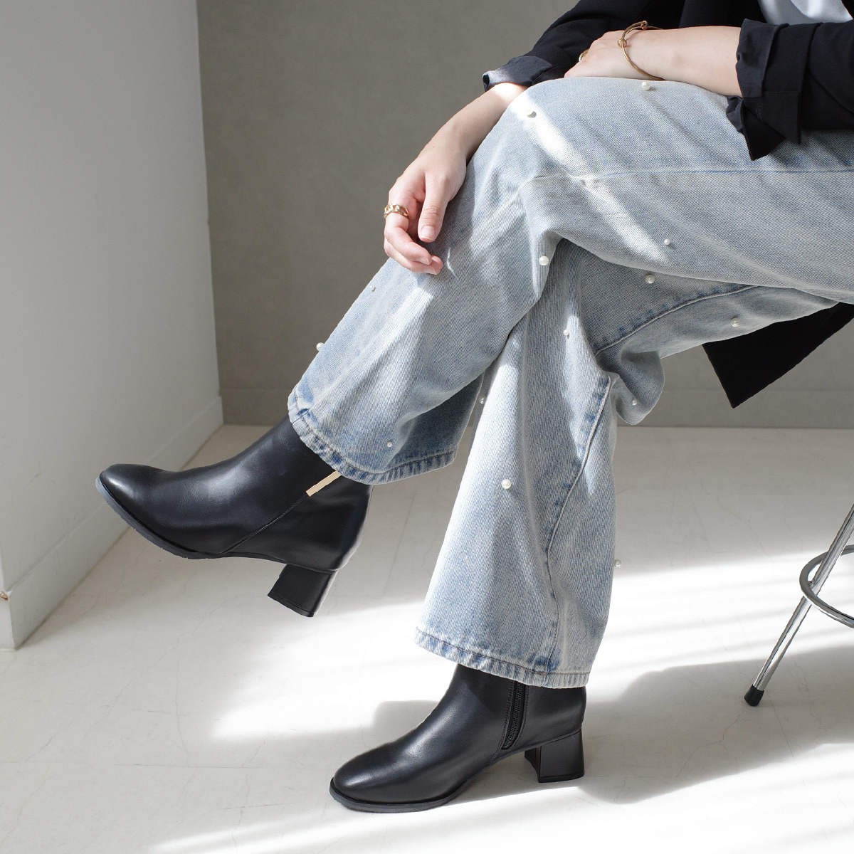 顏值擔當 錯位金飾高跟短靴