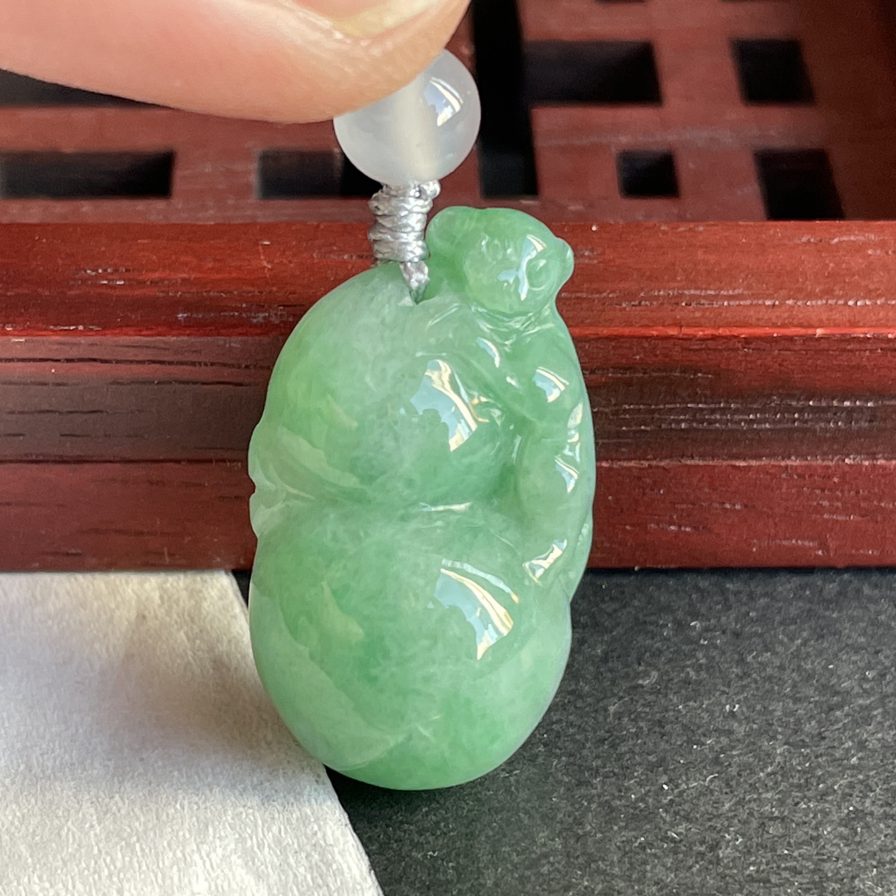 J2367 翡翠冰糯果綠靂猴福祿吊墜