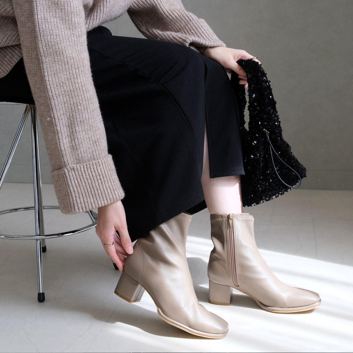 經典不敗 方頭中車線高跟襪靴