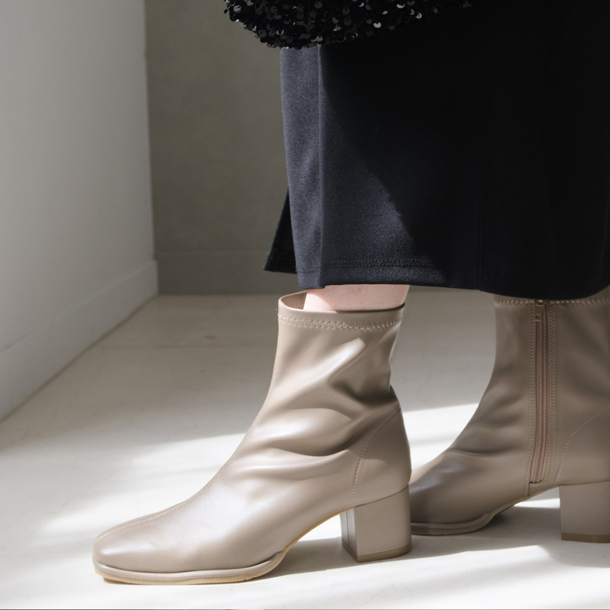 經典不敗 方頭中車線高跟襪靴