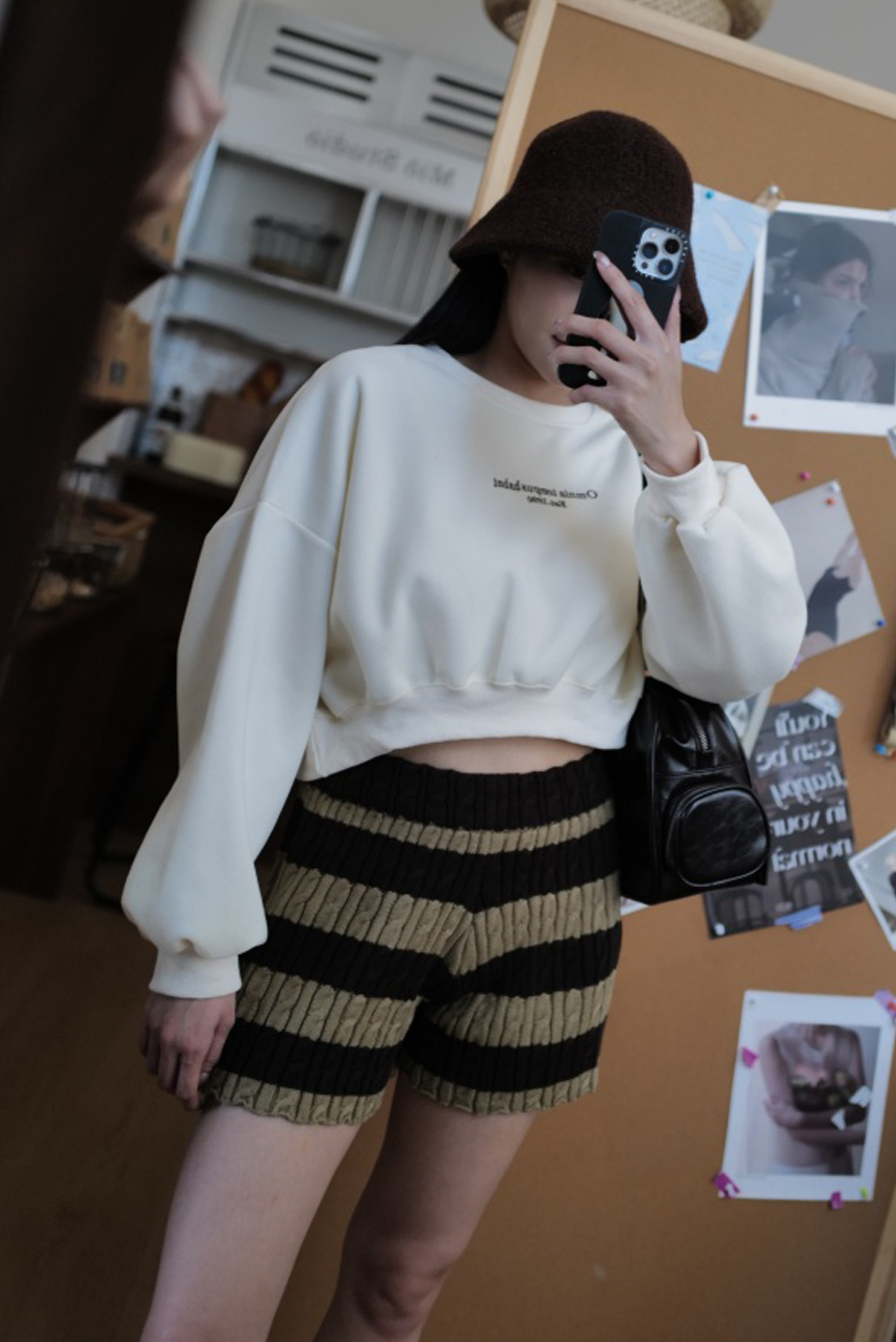 刺繡小字母短款衛衣*4色