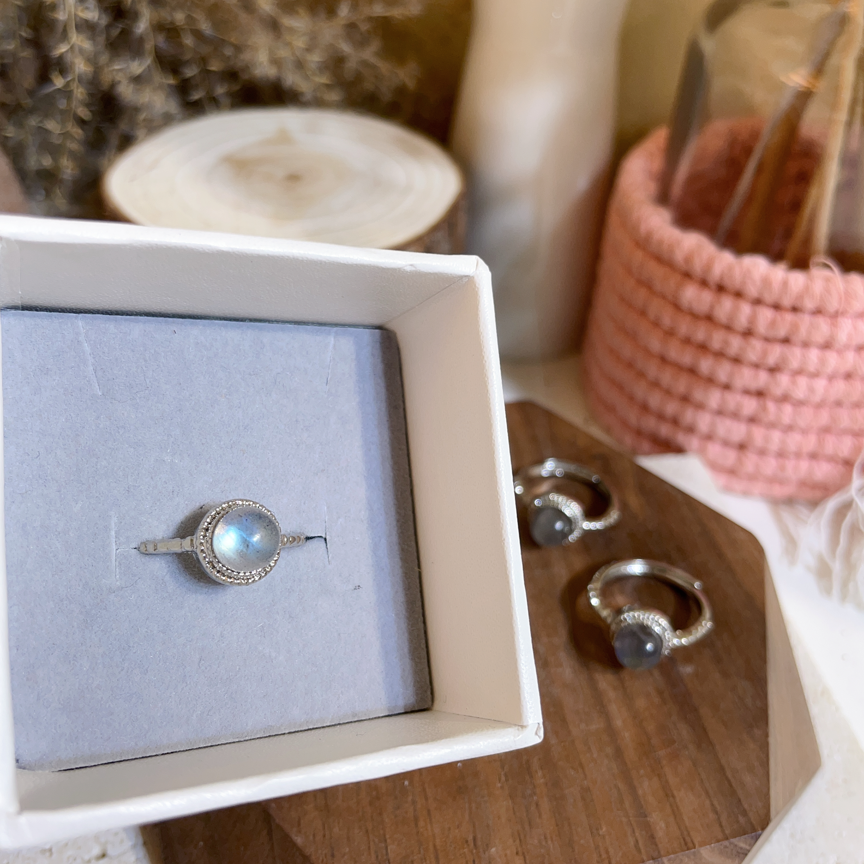 F632 灰月亮圓珠戒指