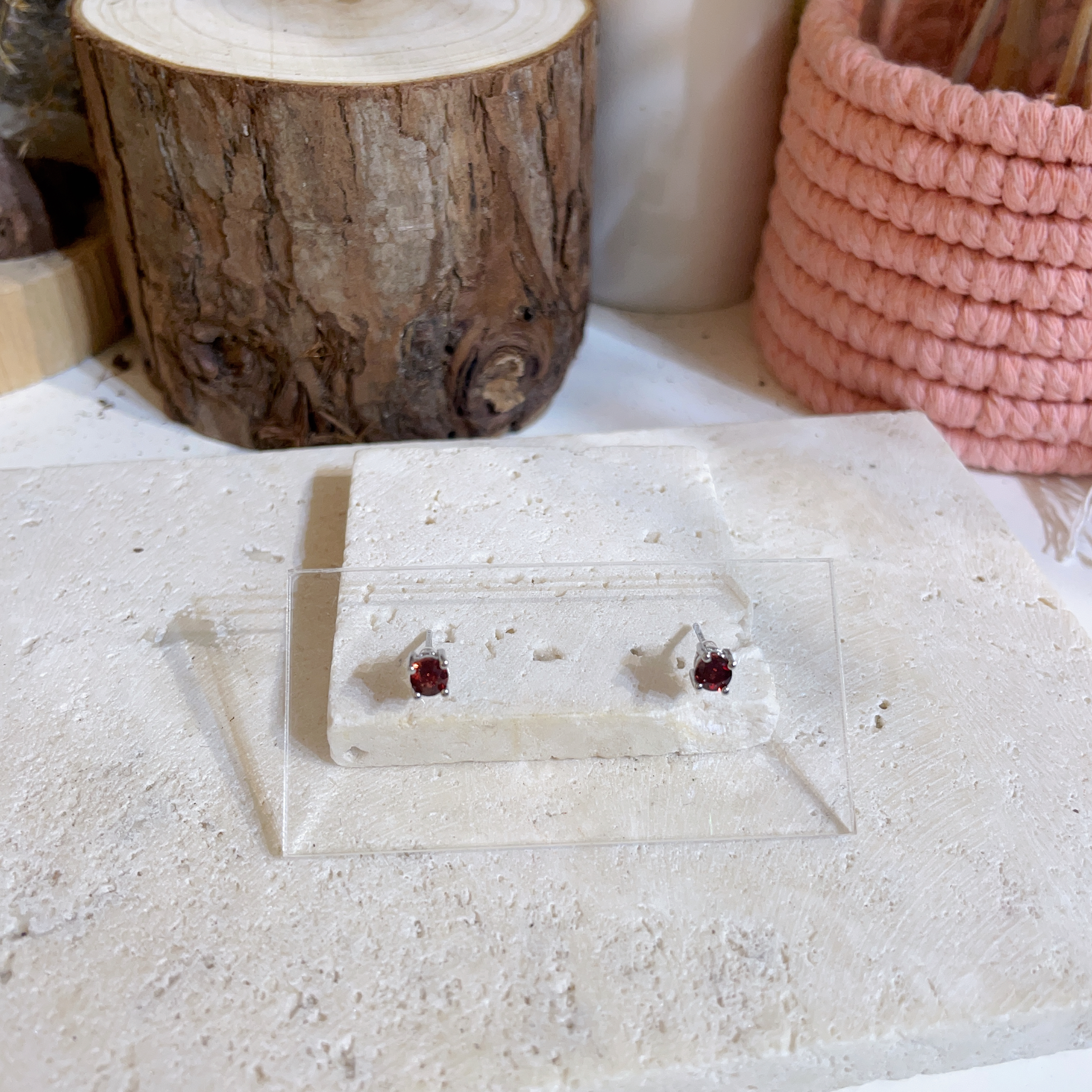 F073 石榴石四爪耳環