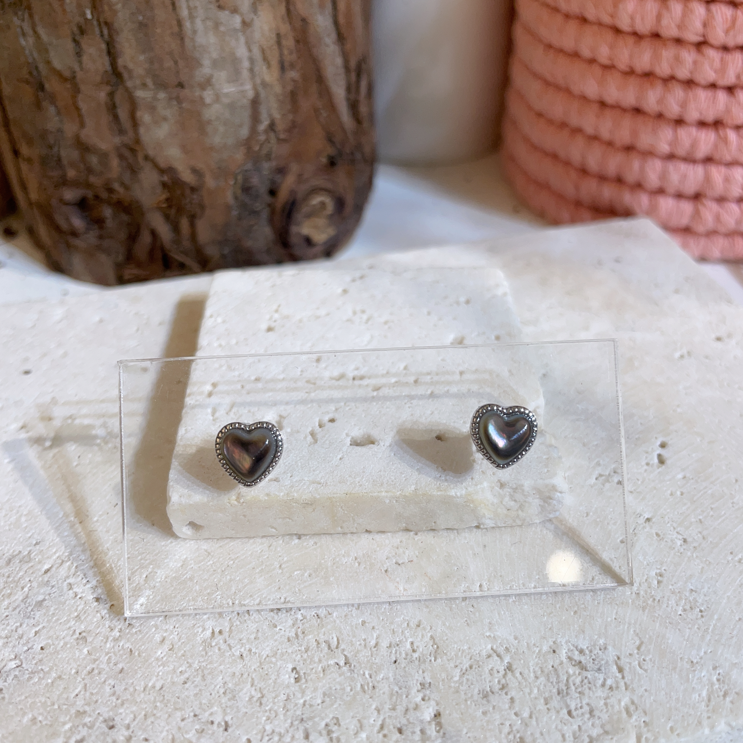 F062 黑貝母心心耳環