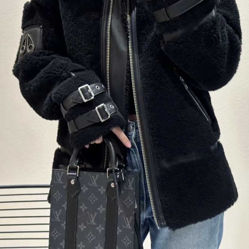 LOUIS VUITTON LV Sac Plat Monogram Eclipse 帆布斜孭袋