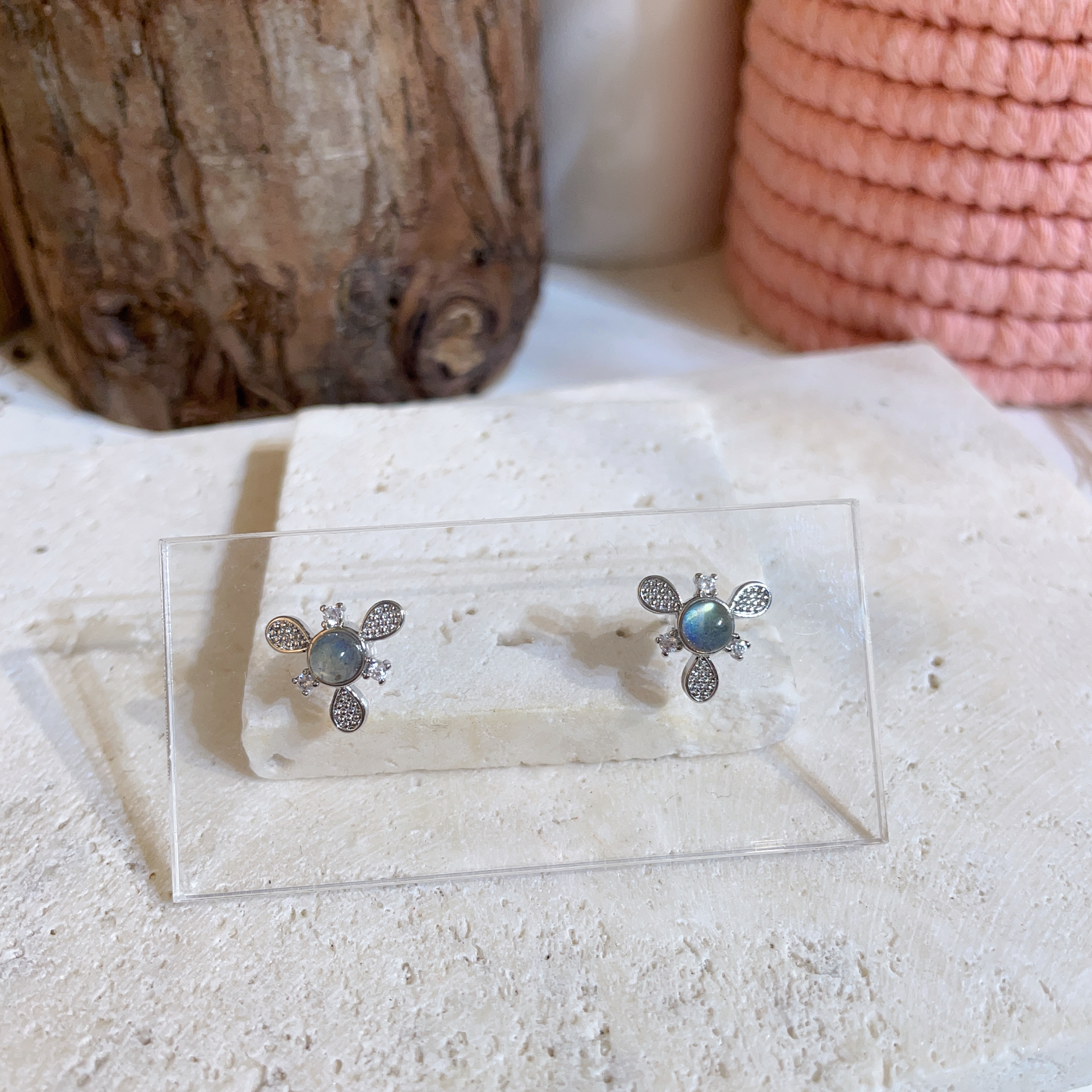 F065 灰月亮花花耳環