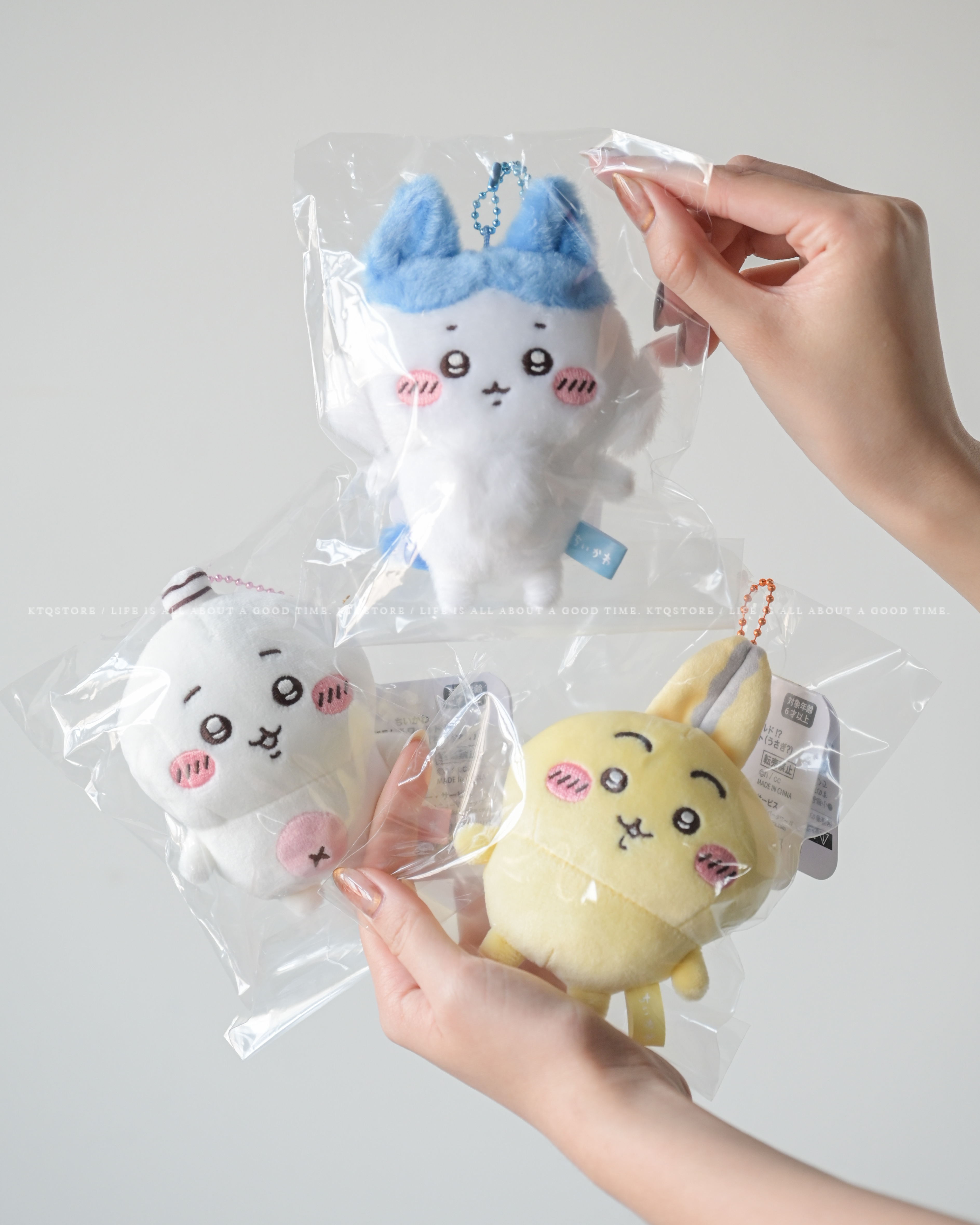KTQ STORE ‧ 日本 Chiikawa 吉伊卡哇 平行世界 吊飾 娃娃 側背包