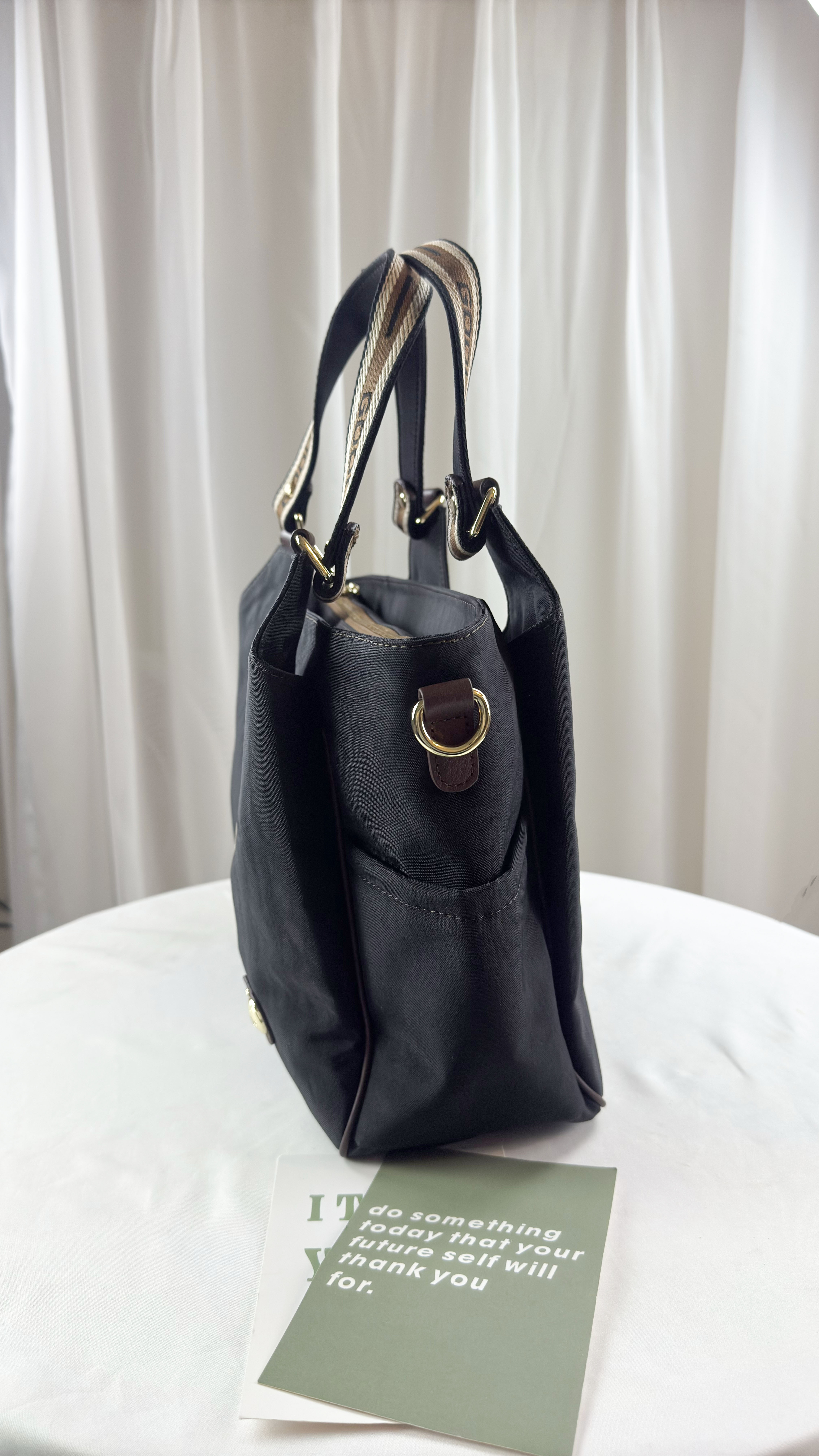 現貨  正品GOODS 卡其織帶 防潑水手提包 GOODS包 熊熊側背包 熊熊包 織帶側背包  附小熊吊飾 #2756