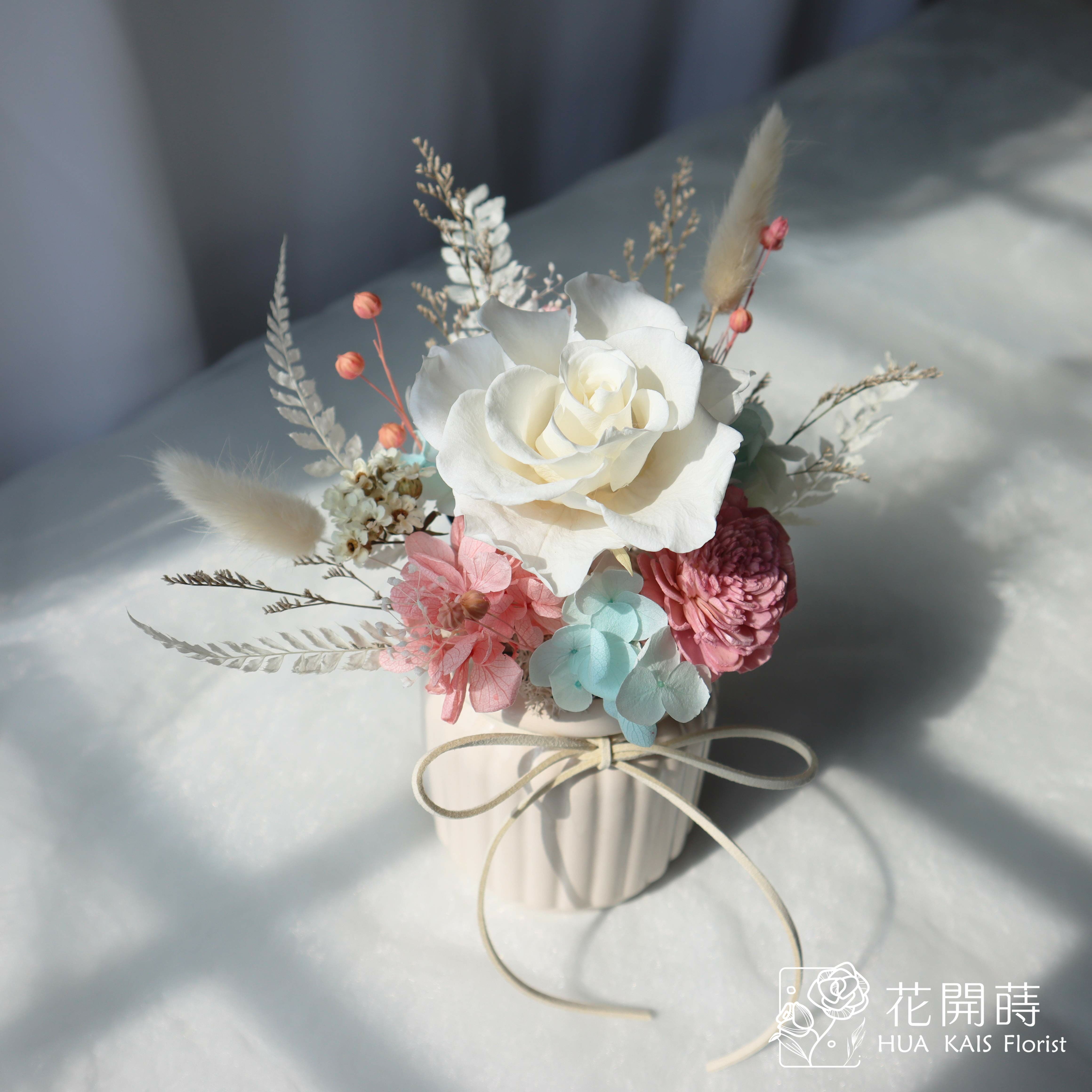 永生玫瑰小桌花|古典白牛奶瓶|開幕小盆栽|生日禮物|辦公桌小盆花