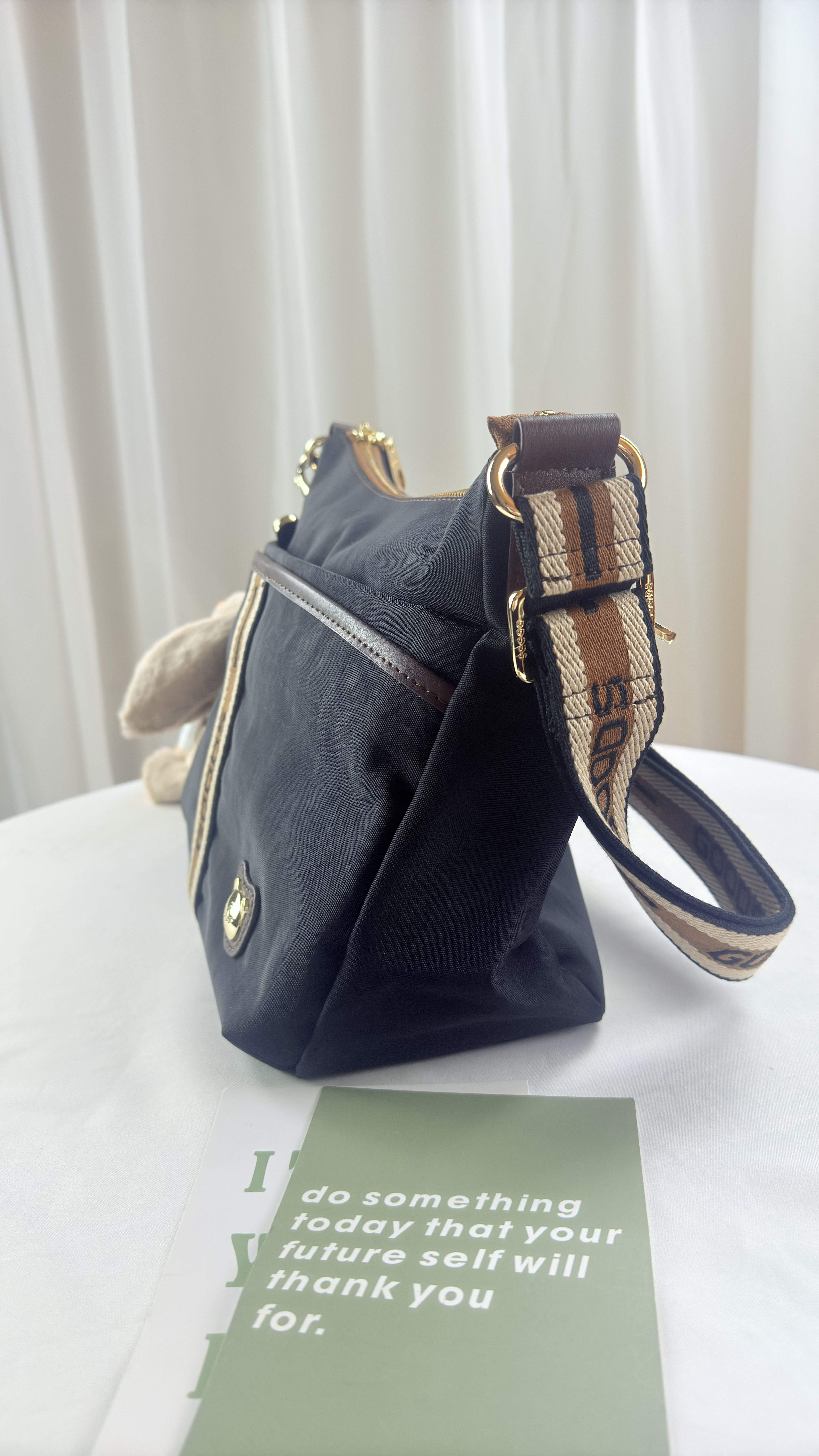 GOODS 卡其織帶防潑水側背包 附小熊吊飾 #2638