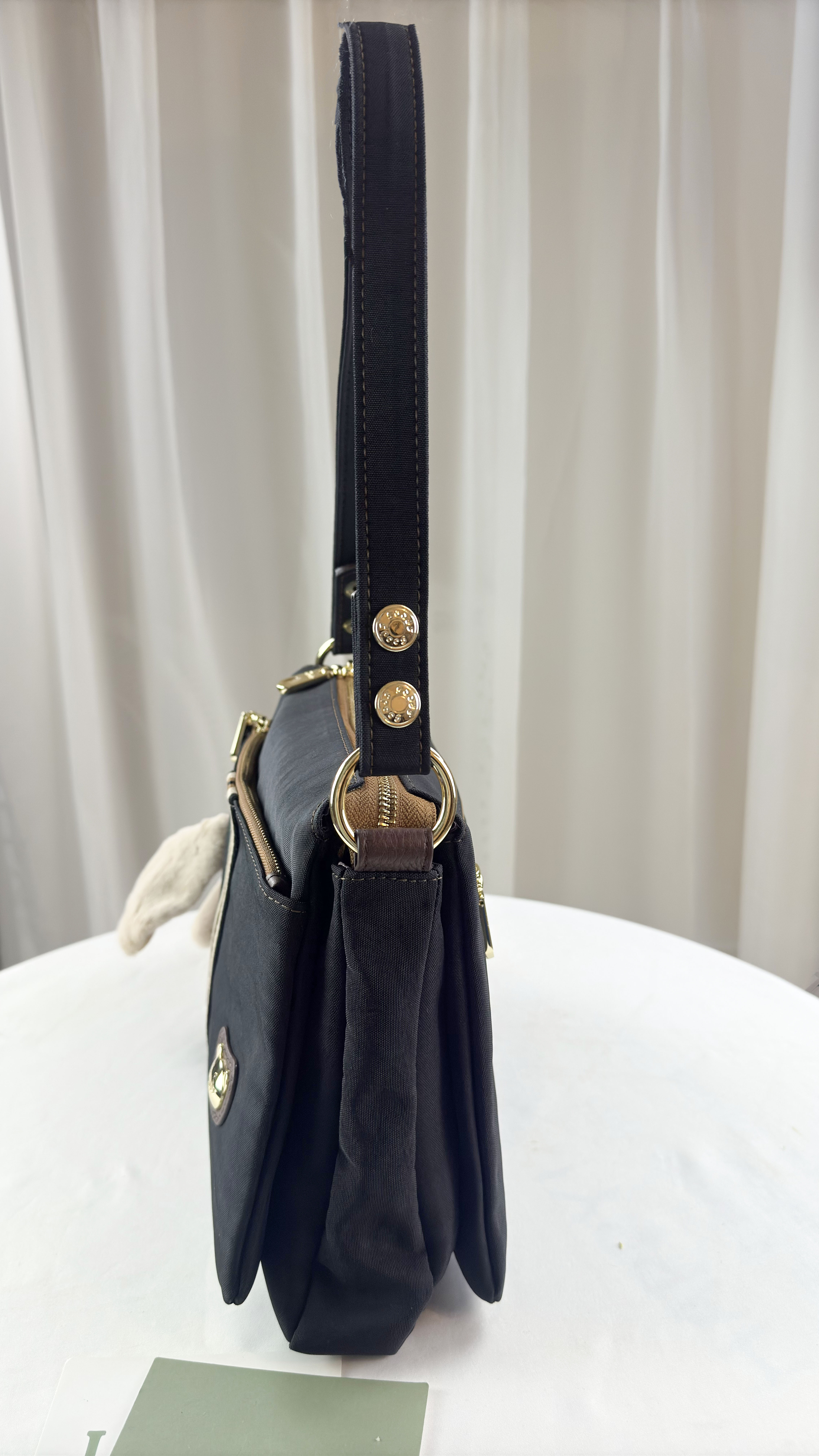 GOODS卡其織帶防潑水側背包 附吊飾 #29259