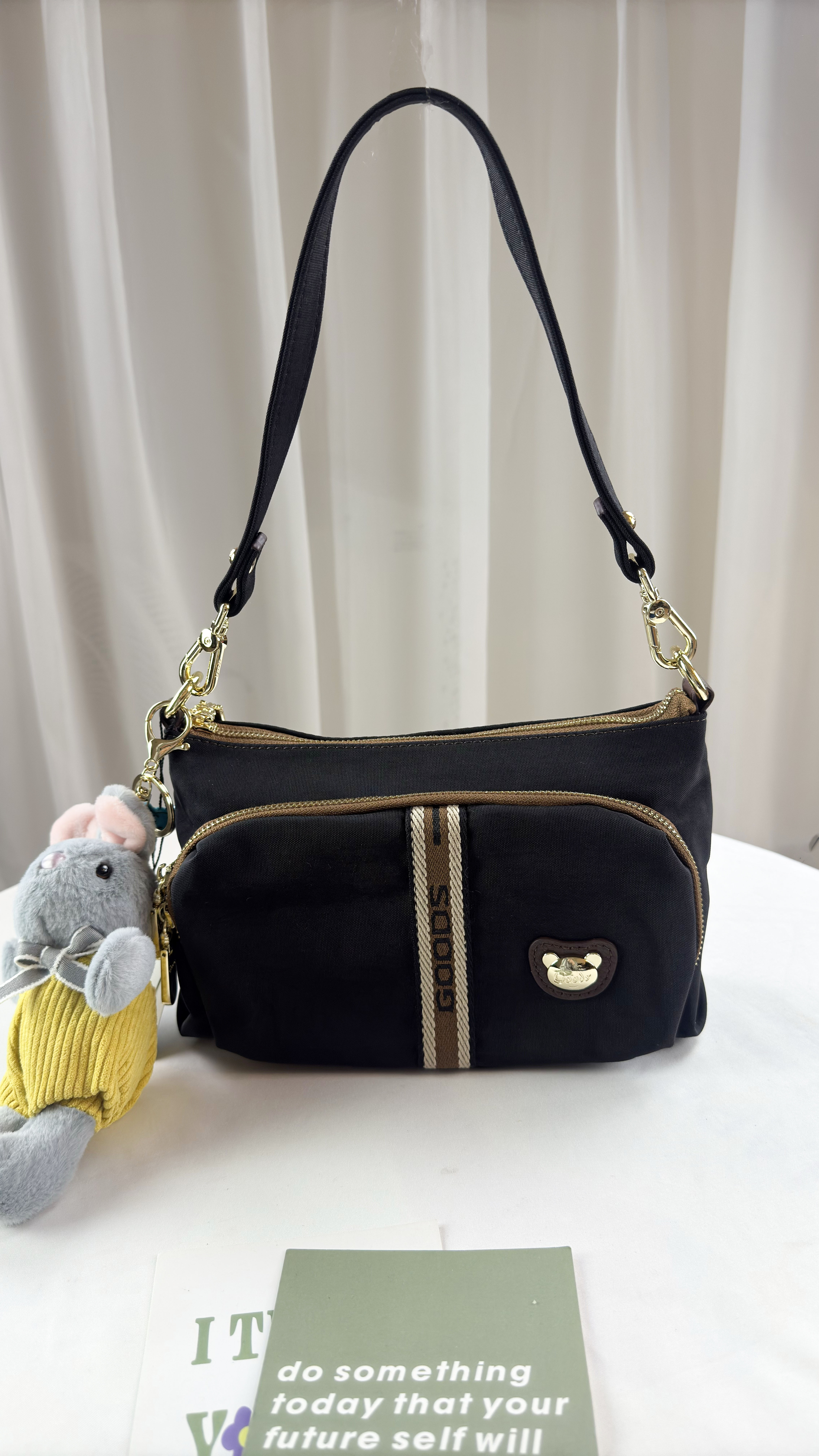 GOODS 卡其織帶防潑水肩背包 / 側背包 附小熊吊飾 #2813