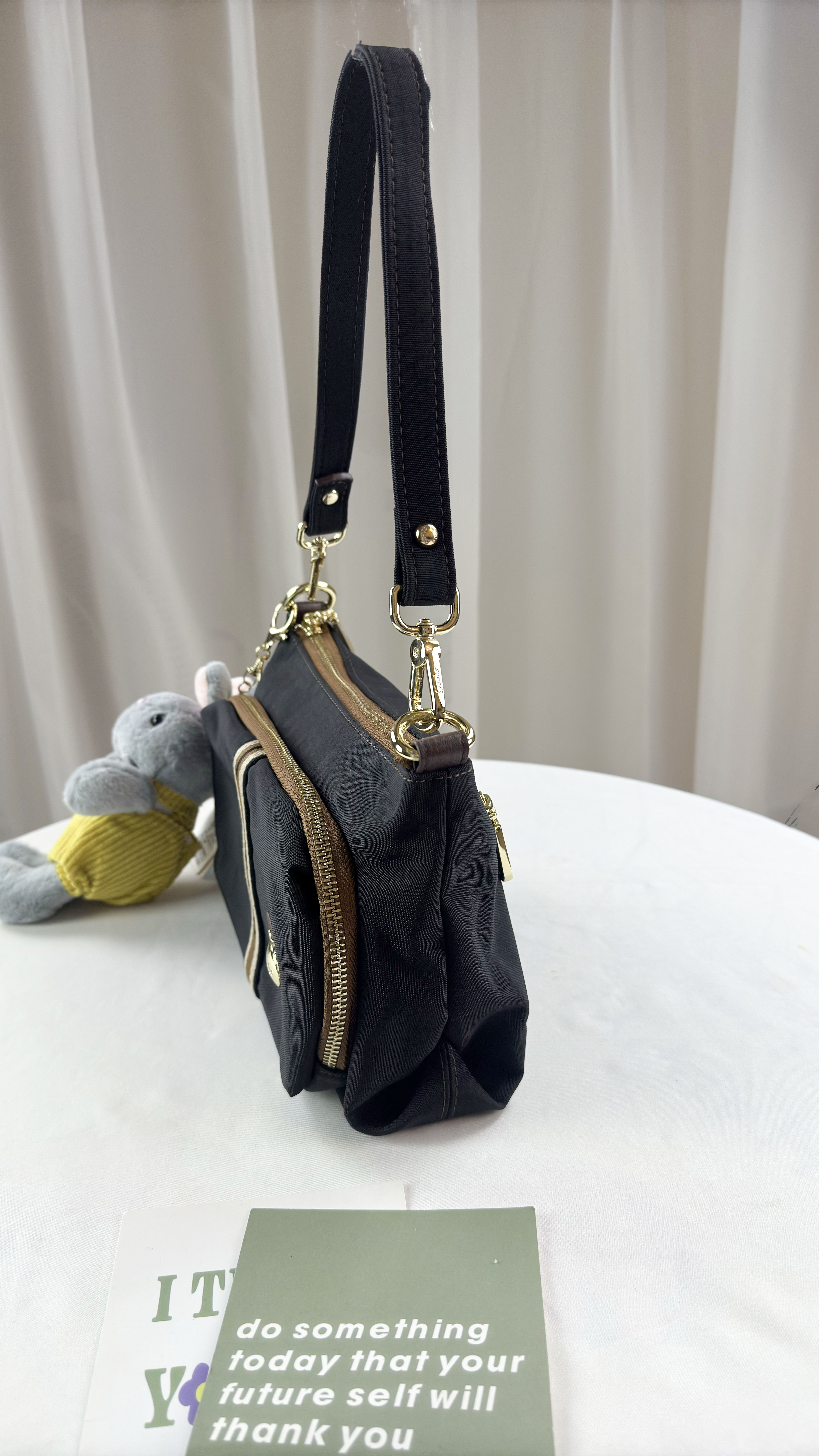 GOODS 卡其織帶防潑水肩背包 / 側背包 附小熊吊飾 #2813