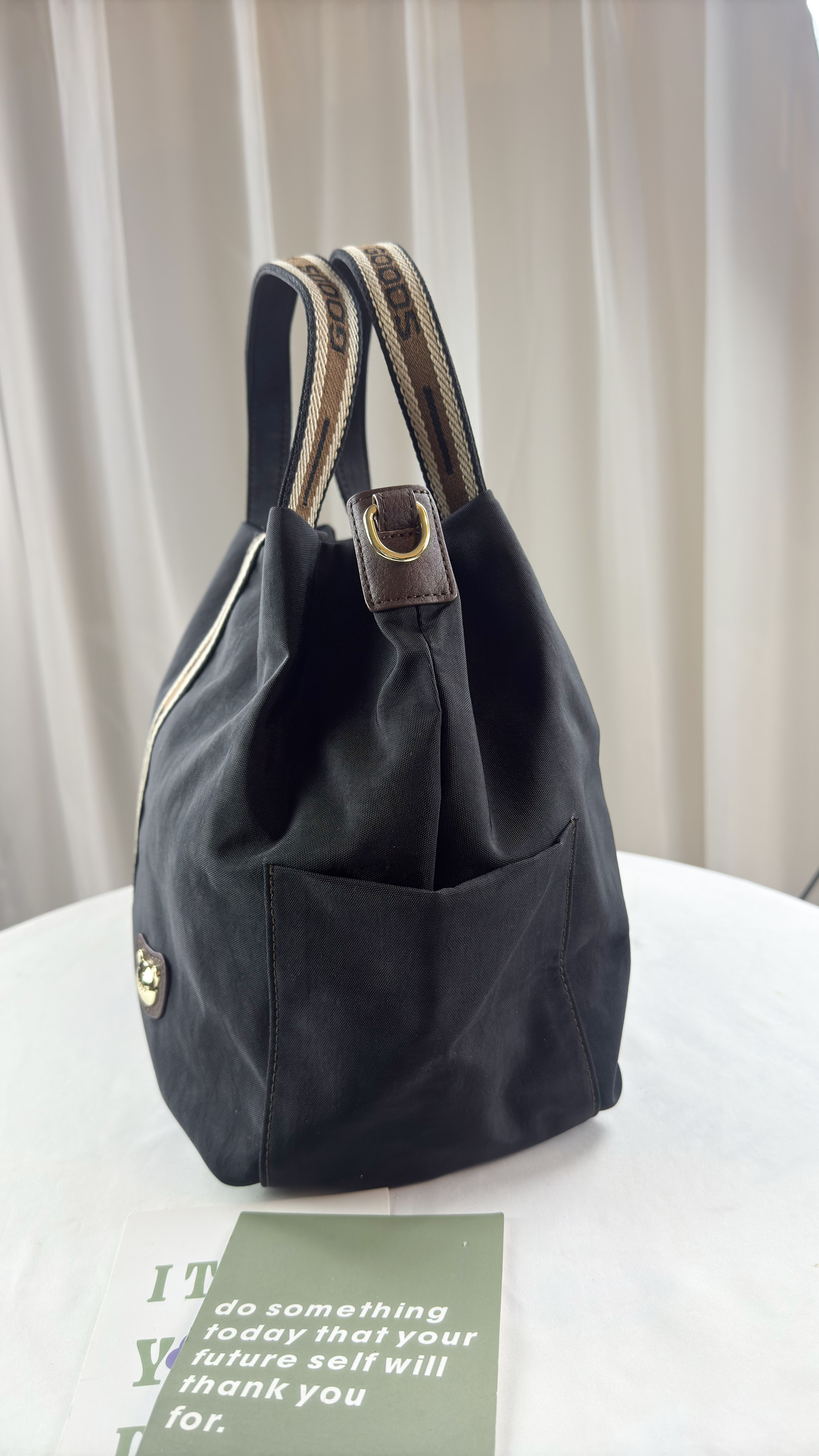 GOODS 卡其織帶防潑水防潑水手提包 / 側背包 附小熊吊飾  #2568