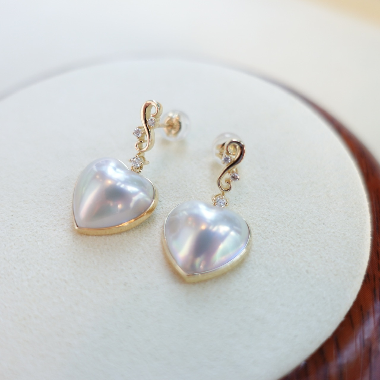 18K金日本稀有極光炫彩白馬貝珠鑽石耳吊 - 心形