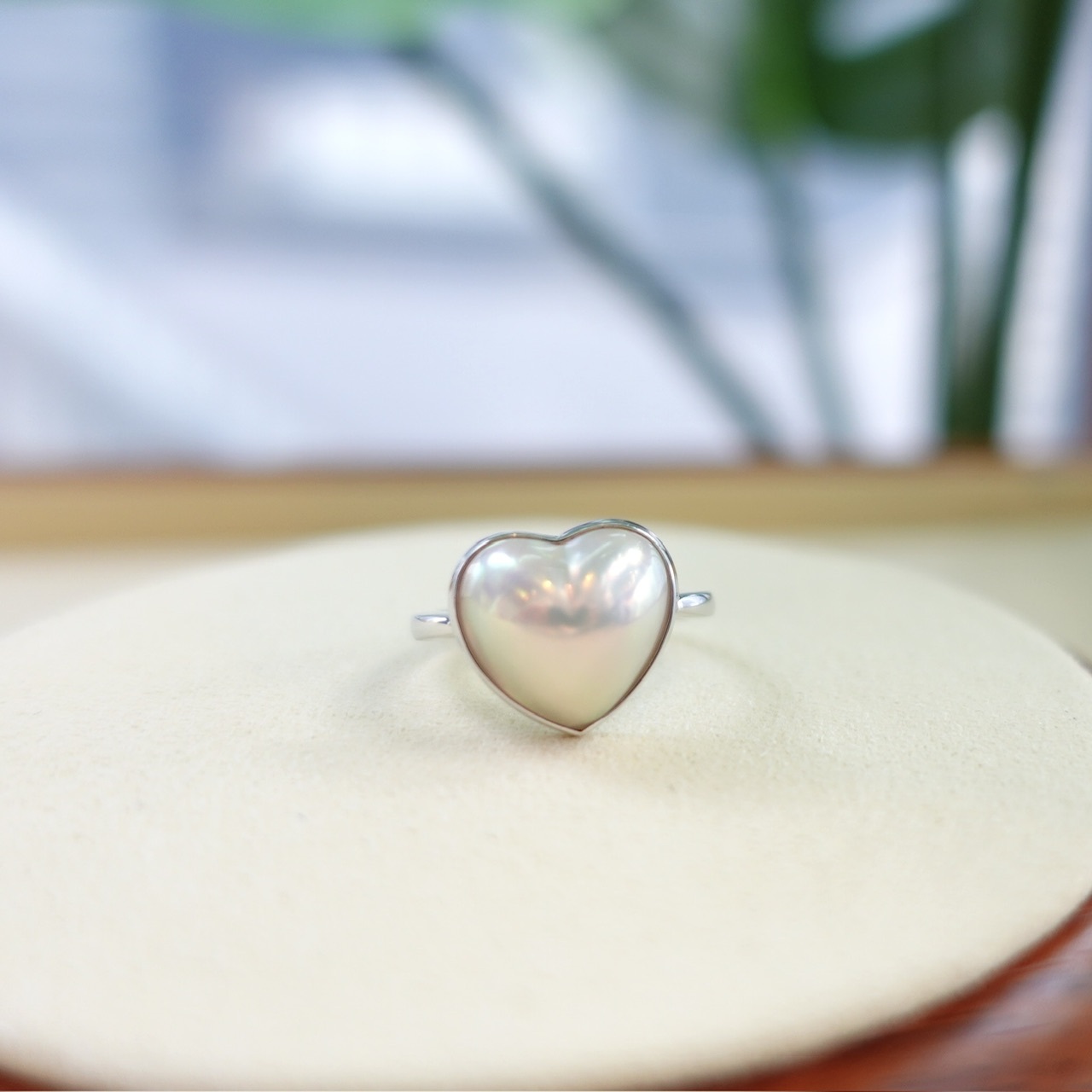 18K金日本稀有極光白色馬貝珠戒指 - 心形