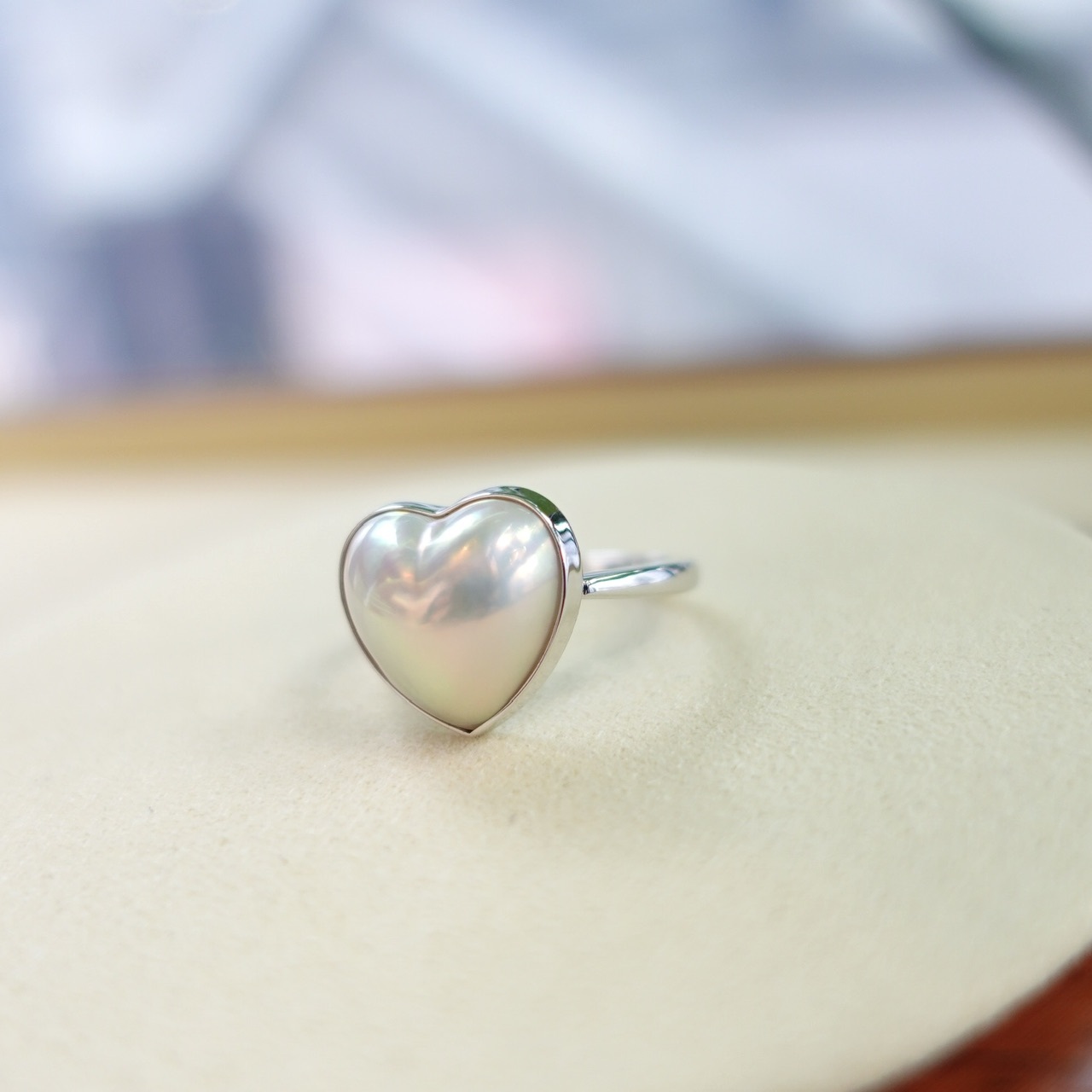 18K金日本稀有極光白色馬貝珠戒指 - 心形