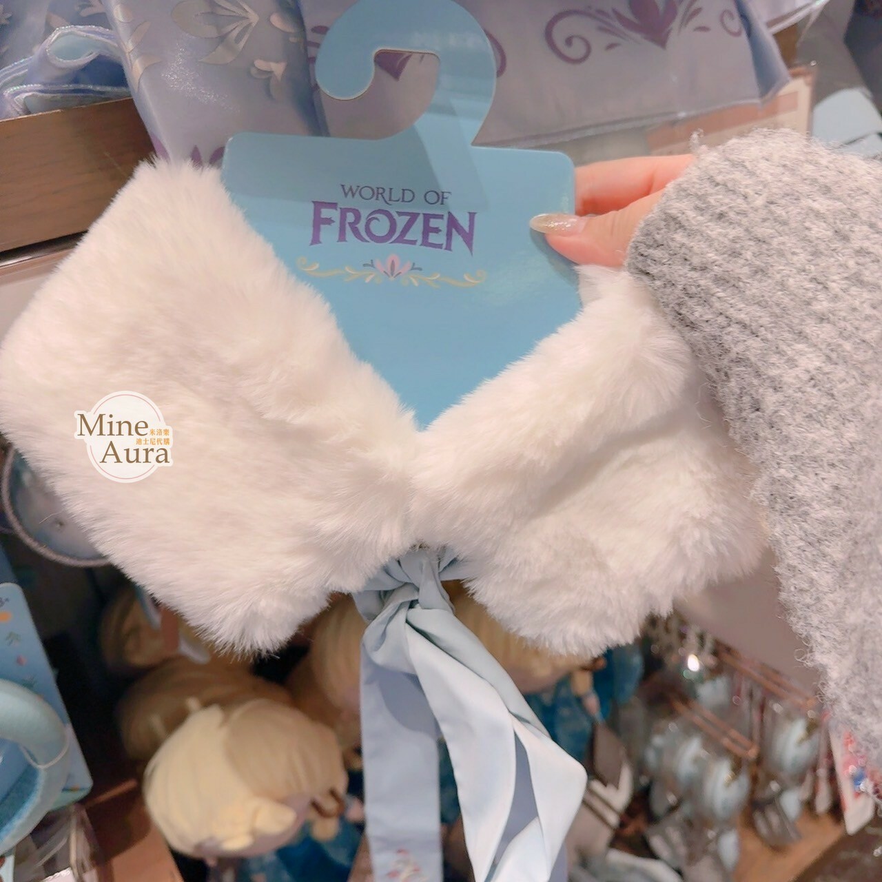 World of Frozen 限定 刺繡雪花 毛毛 綁帶 圍巾 冰雪奇緣 Frozen -香港迪士尼樂園