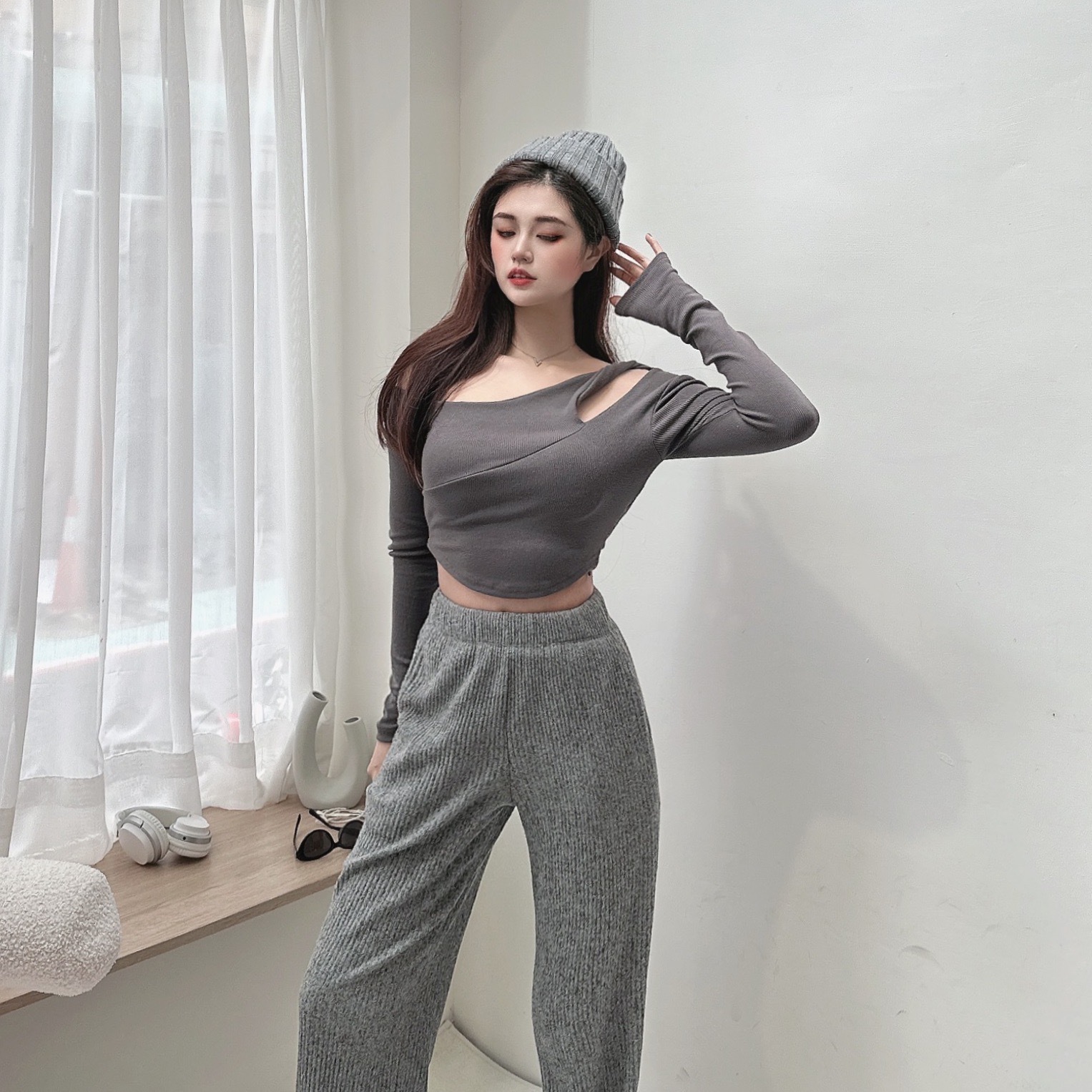 不對稱單挖肩胸墊上衣/三色