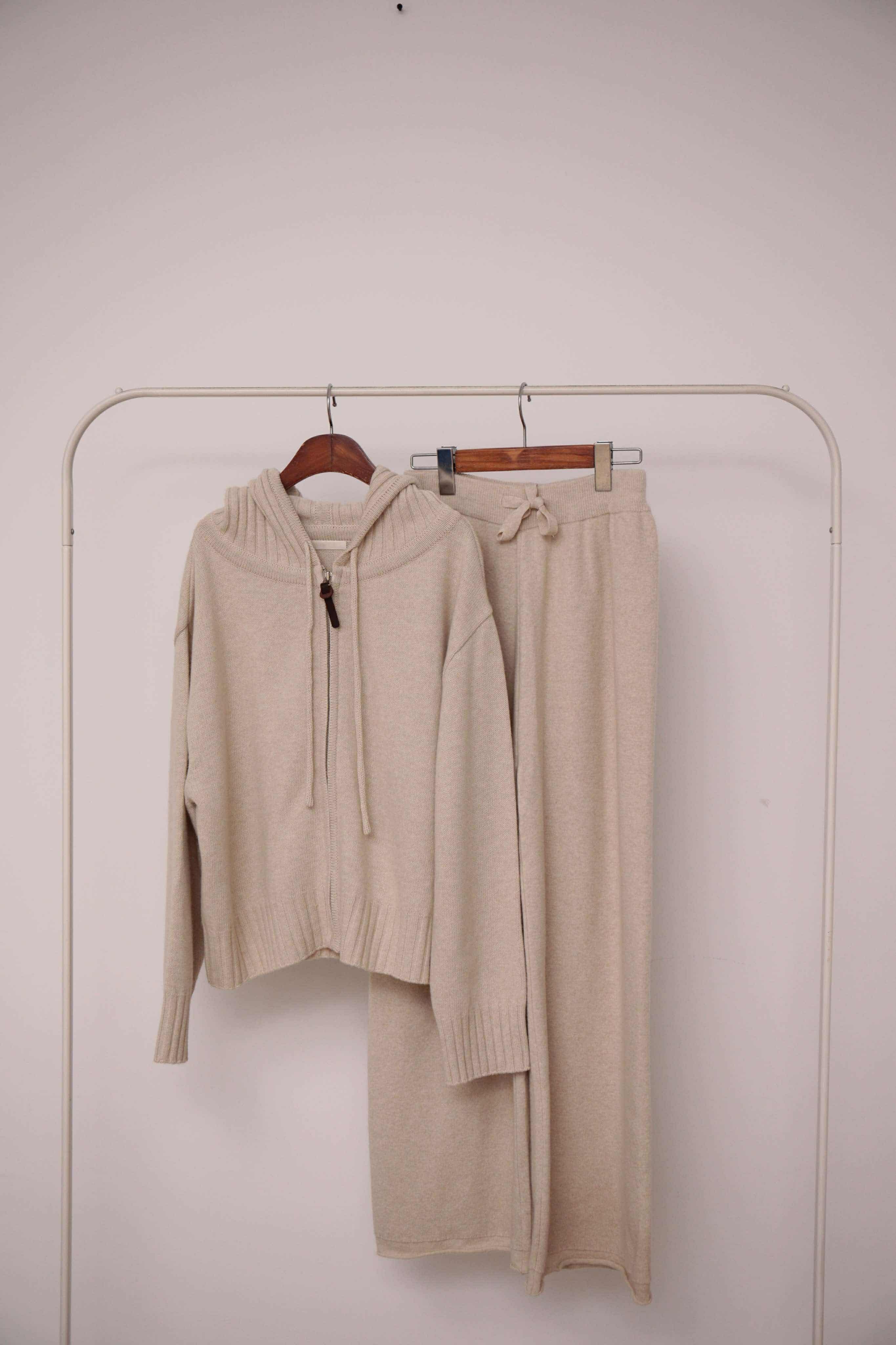 DE06 超細羊毛拉鍊連帽外套（現貨）